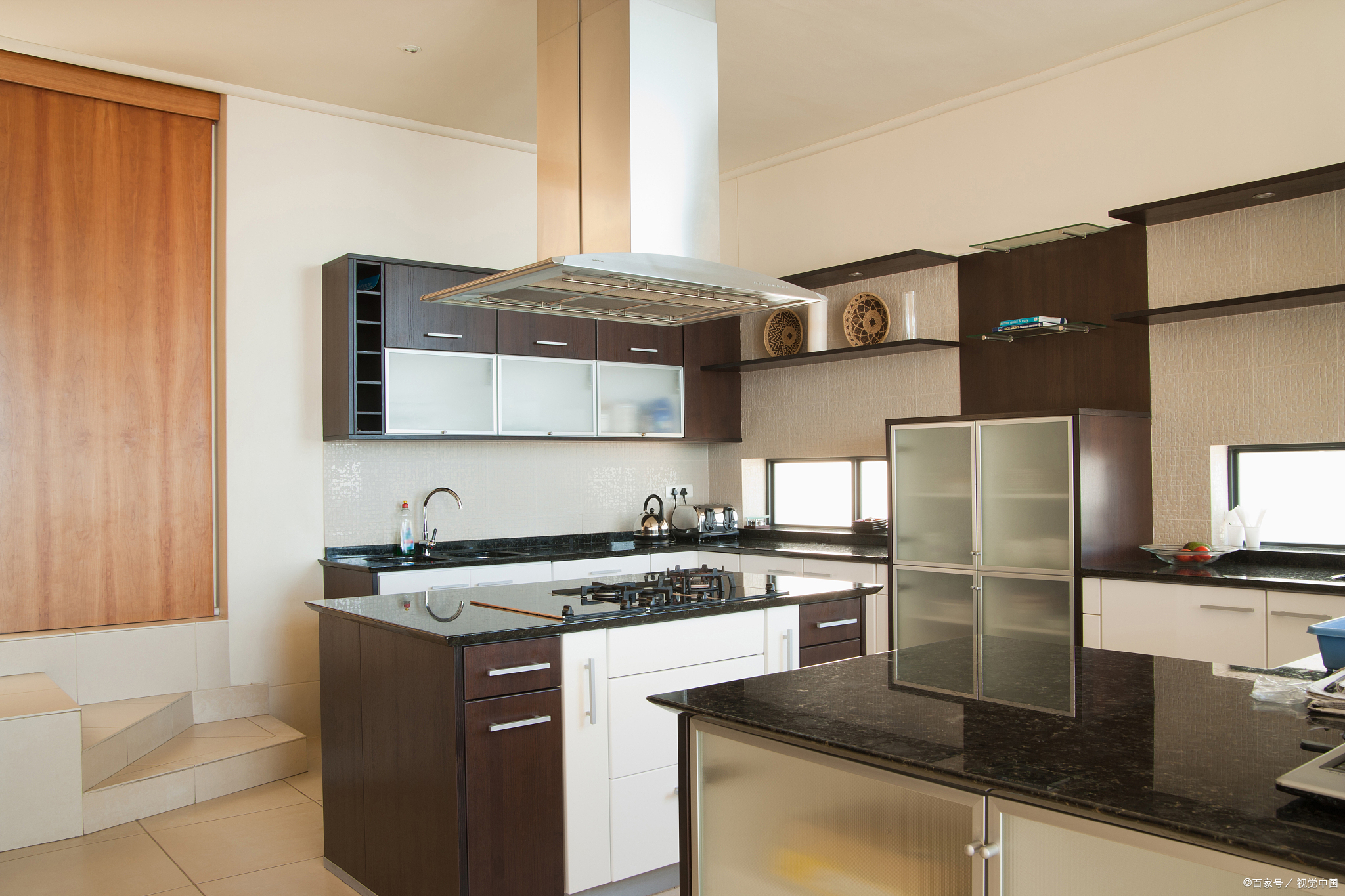 一个好的色系能够让整个厨房看起来更加美观,干净,舒适.