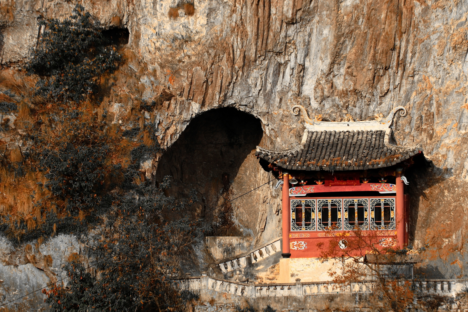 甘露岩寺旅游攻略  甘露岩寺,位于福建三明泰宁风景名胜区的金湖西岸