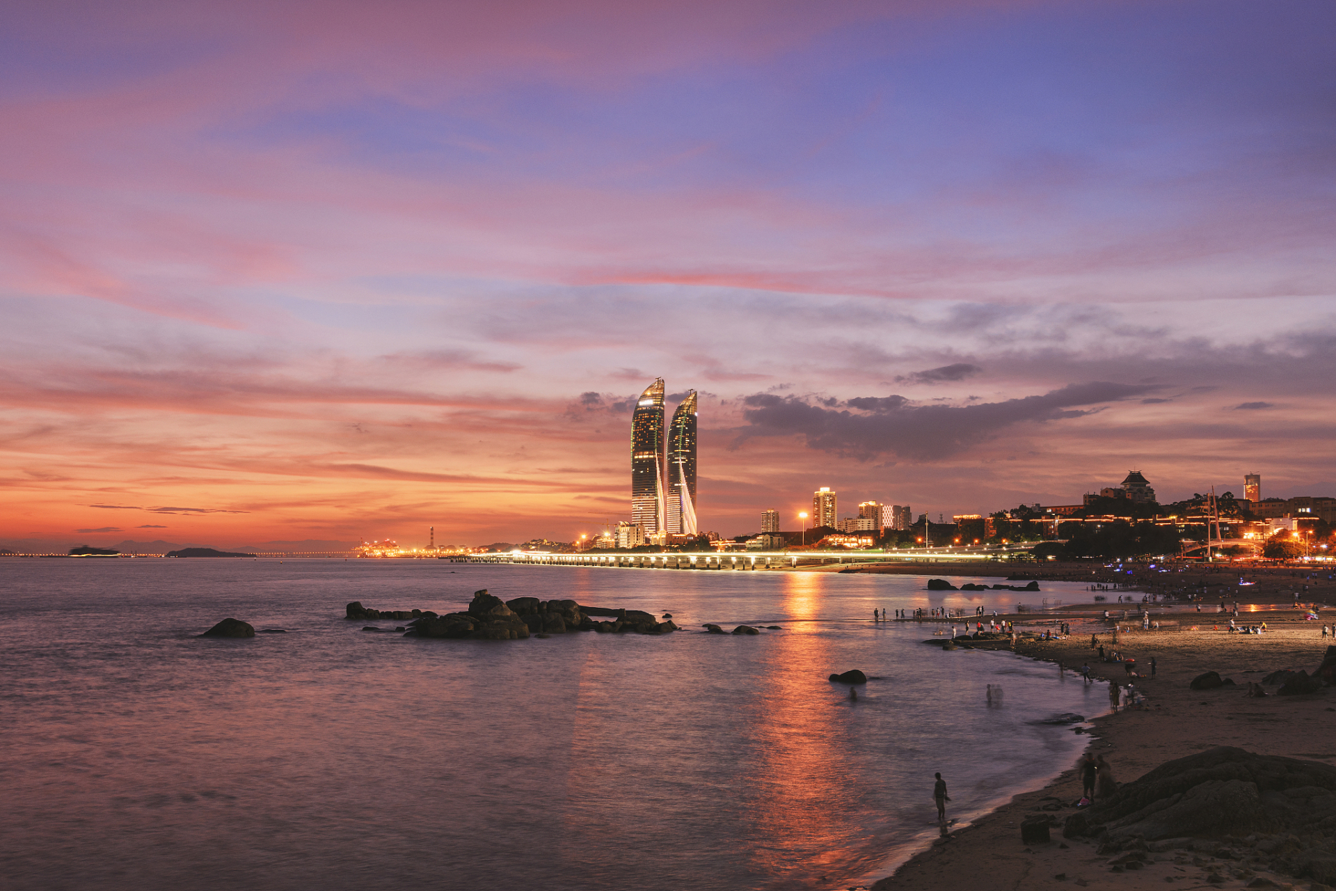 其西南一水之隔的鼓浪屿,历来属于厦门的行政管辖范围.