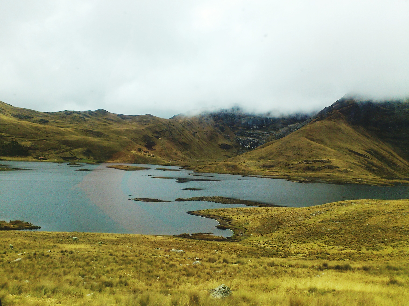 推荐夏天旅游目的地:西藏亚东县堆纳村的"多情湖"!