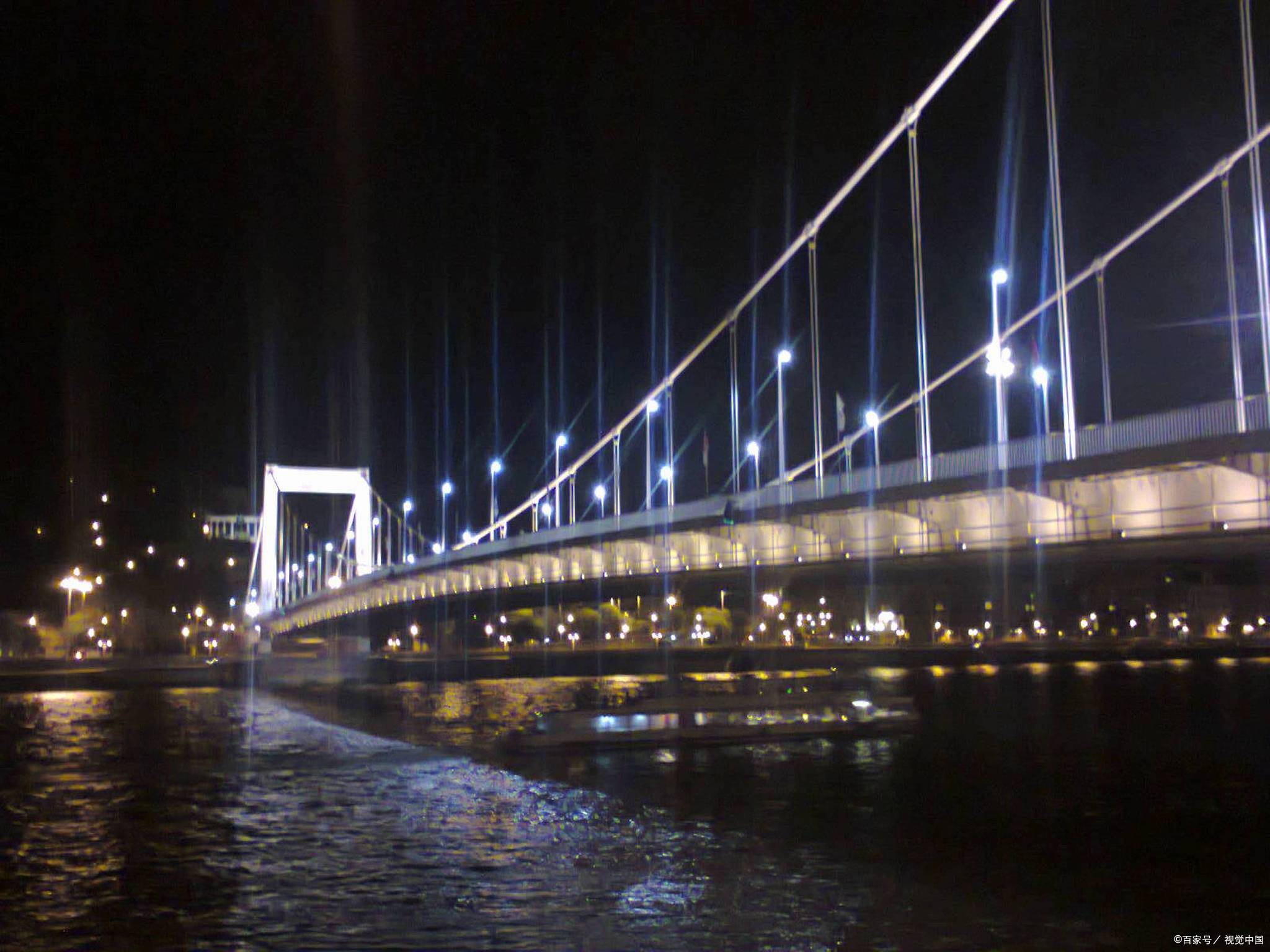 松花江公路大桥,华灯初上夜景格外迷人!