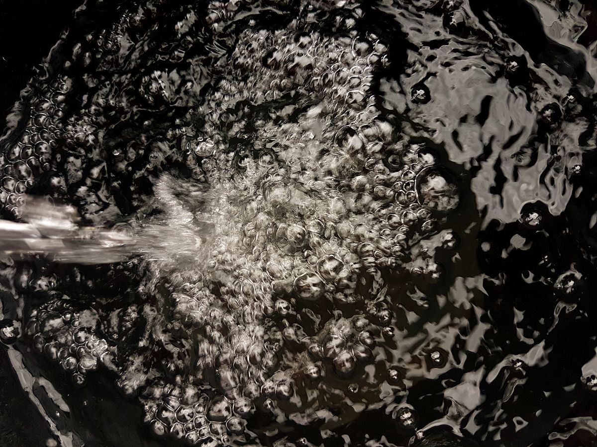 水分子和铵的未知矿物晶体——ulm-1,标志着月壤中分子水的真实存在