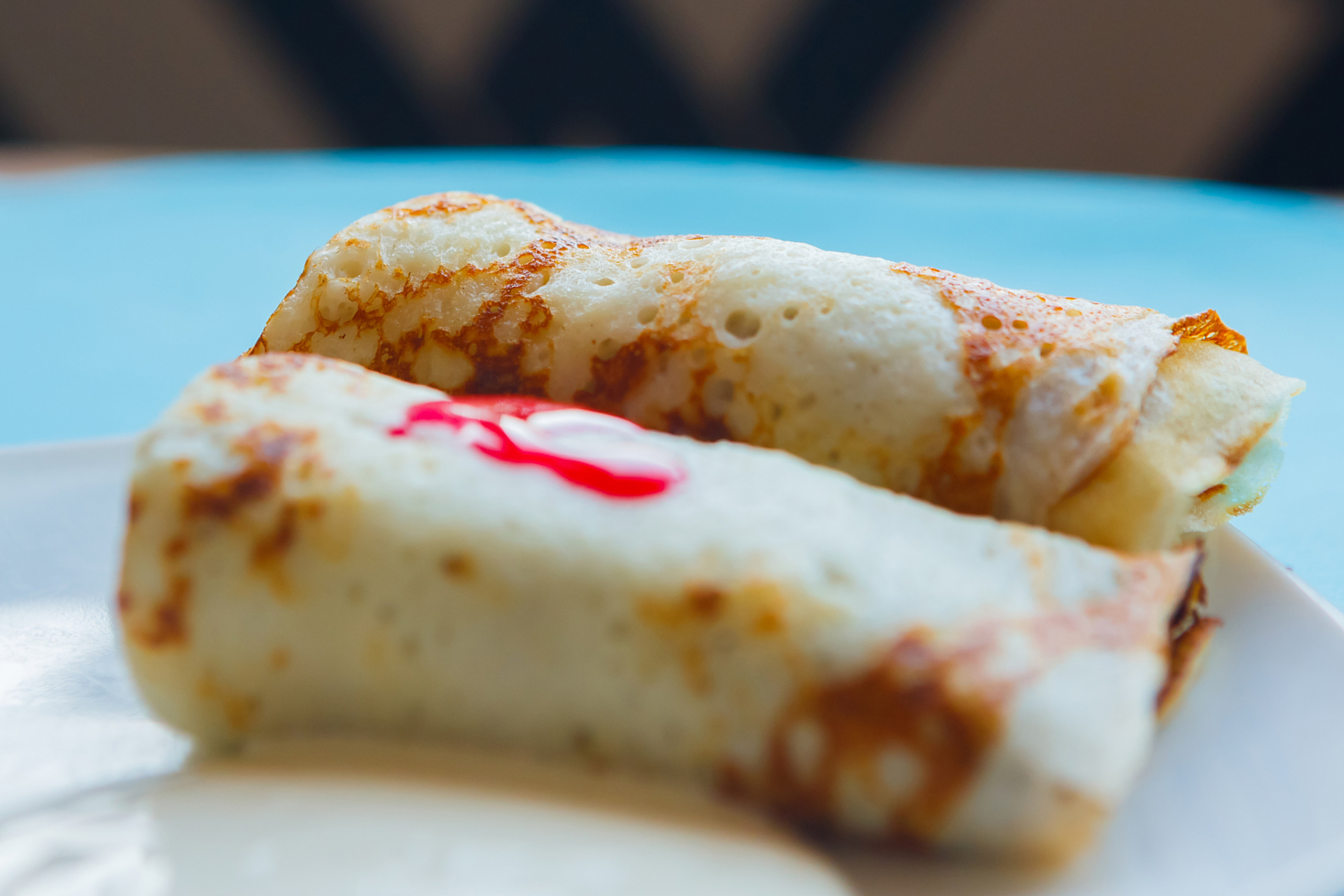 烧饵块  这也是云南当地的特色小吃,在云南的小摊贩最为常见,煮熟大米