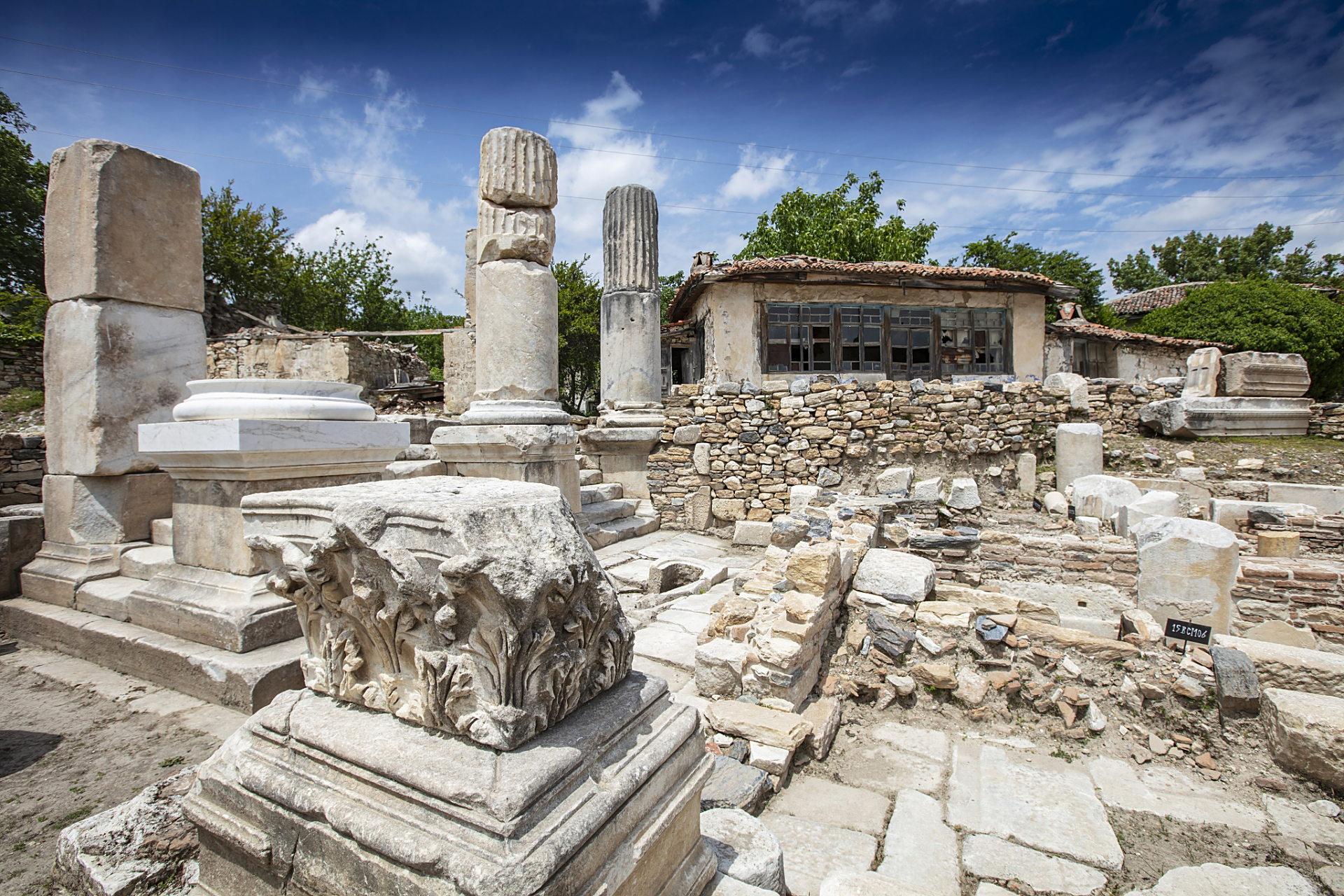 公元79年,火山喷发了,将庞贝城及周边地区覆盖在了一层厚厚的火山灰之