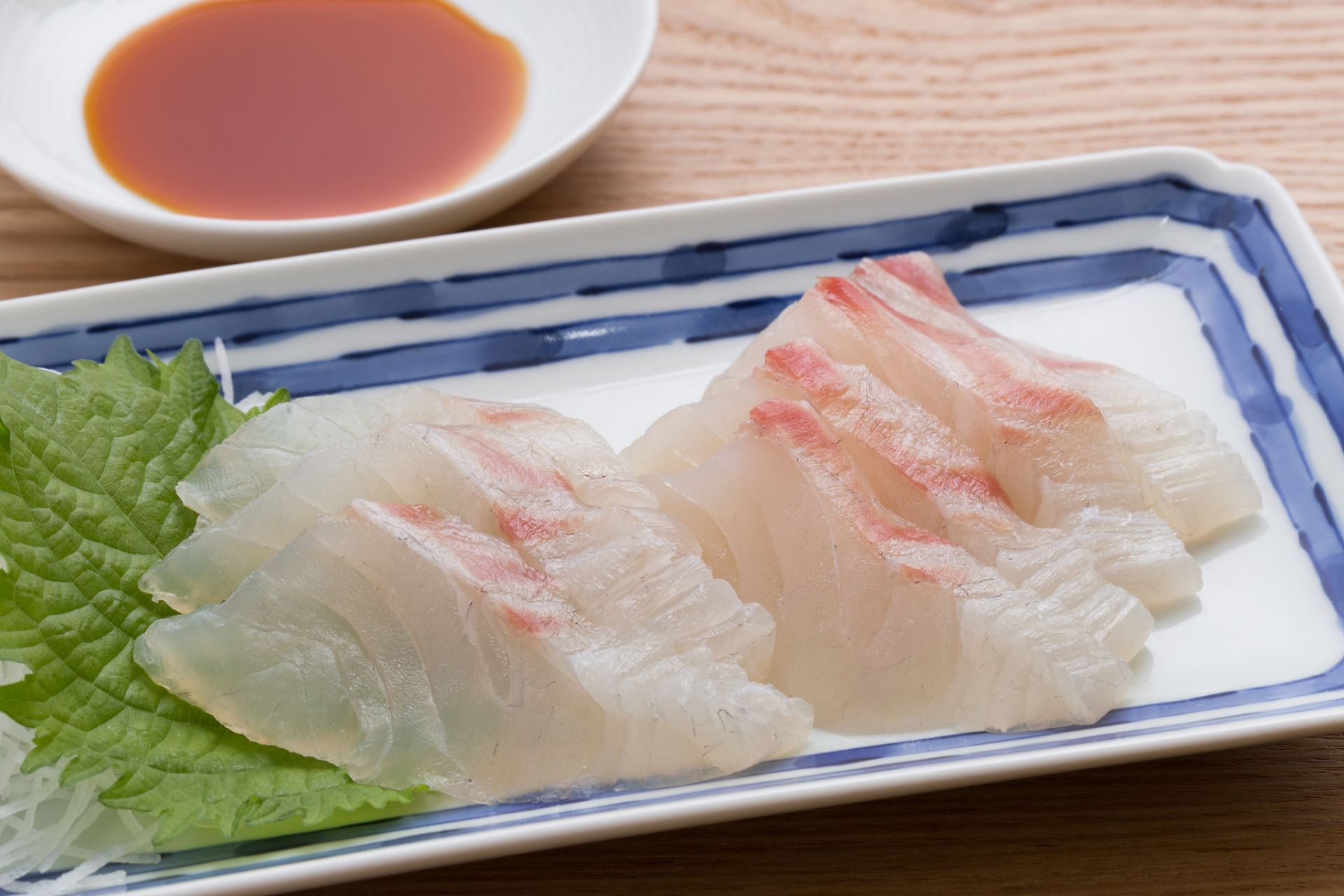 脆鱼养殖技术包括养殖环境选择,放养前准备,放养,饲养管理,疾病防治和