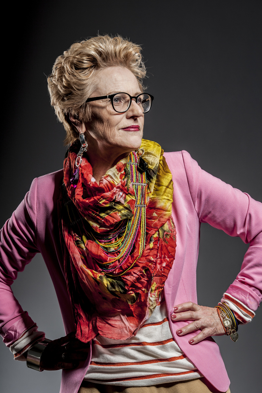 上次和老妈闲聊天,听老妈说隔壁的廖阿姨60多岁了还天天穿花裙子,很会