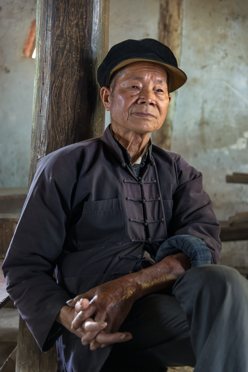 村里活到九十多岁的老人,最大的特点就是不多管闲事.