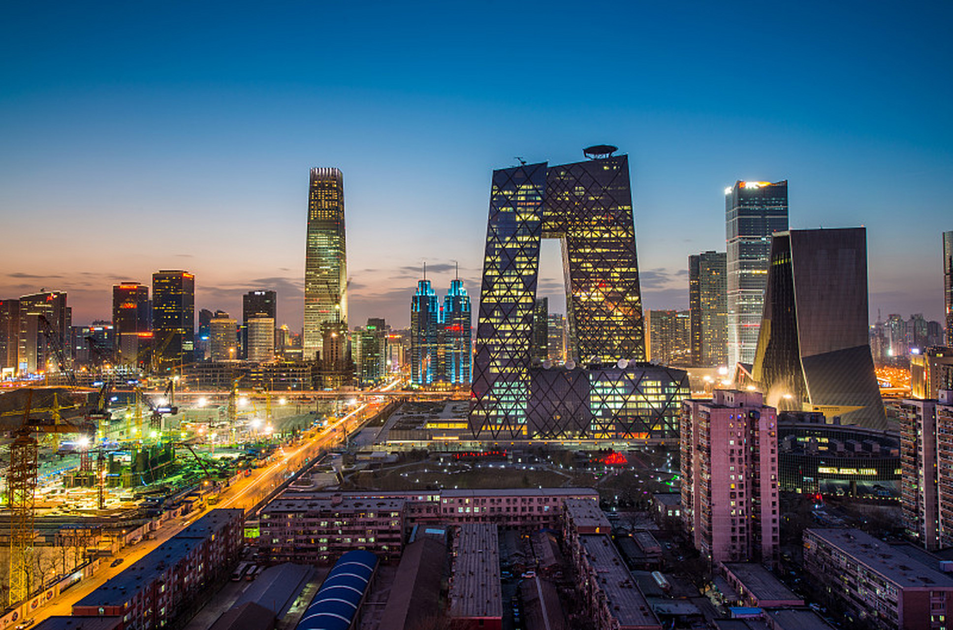 中央电视台夜景图片