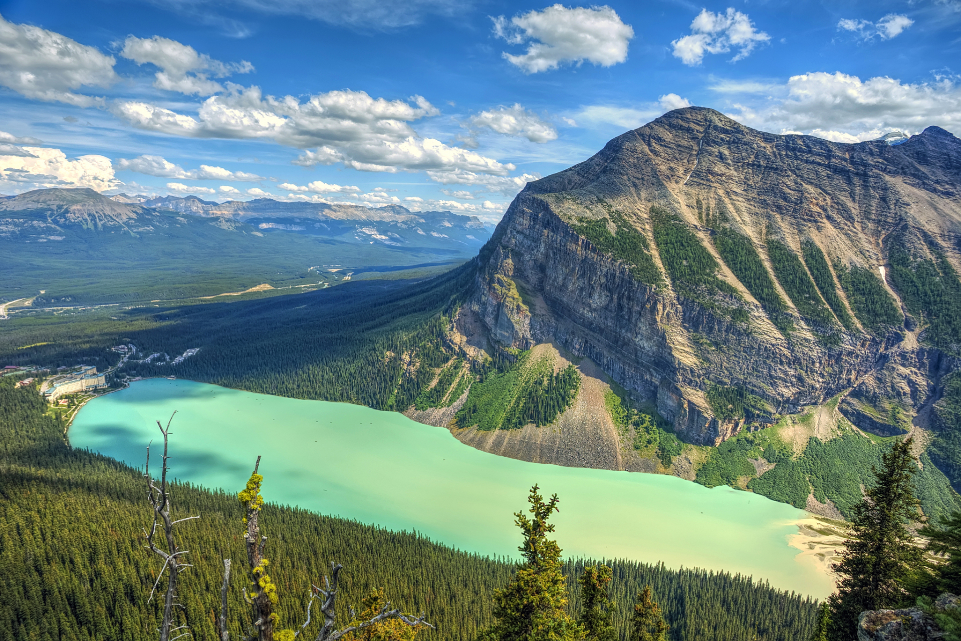 是美洲科迪勒拉山系在北美的主干,由许多小山脉组成,被称为北美洲的"