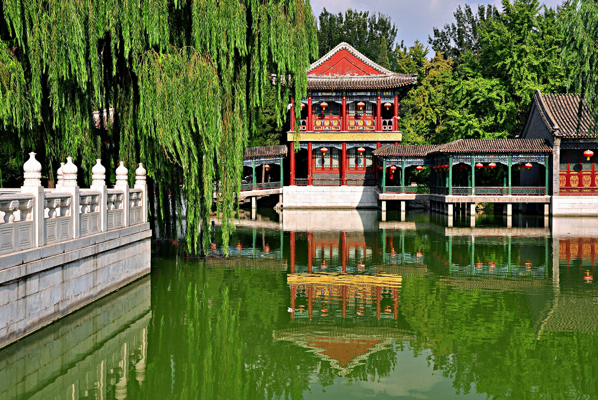 贾府大观园里,用的帐幔,窗帘等用了多少银子?