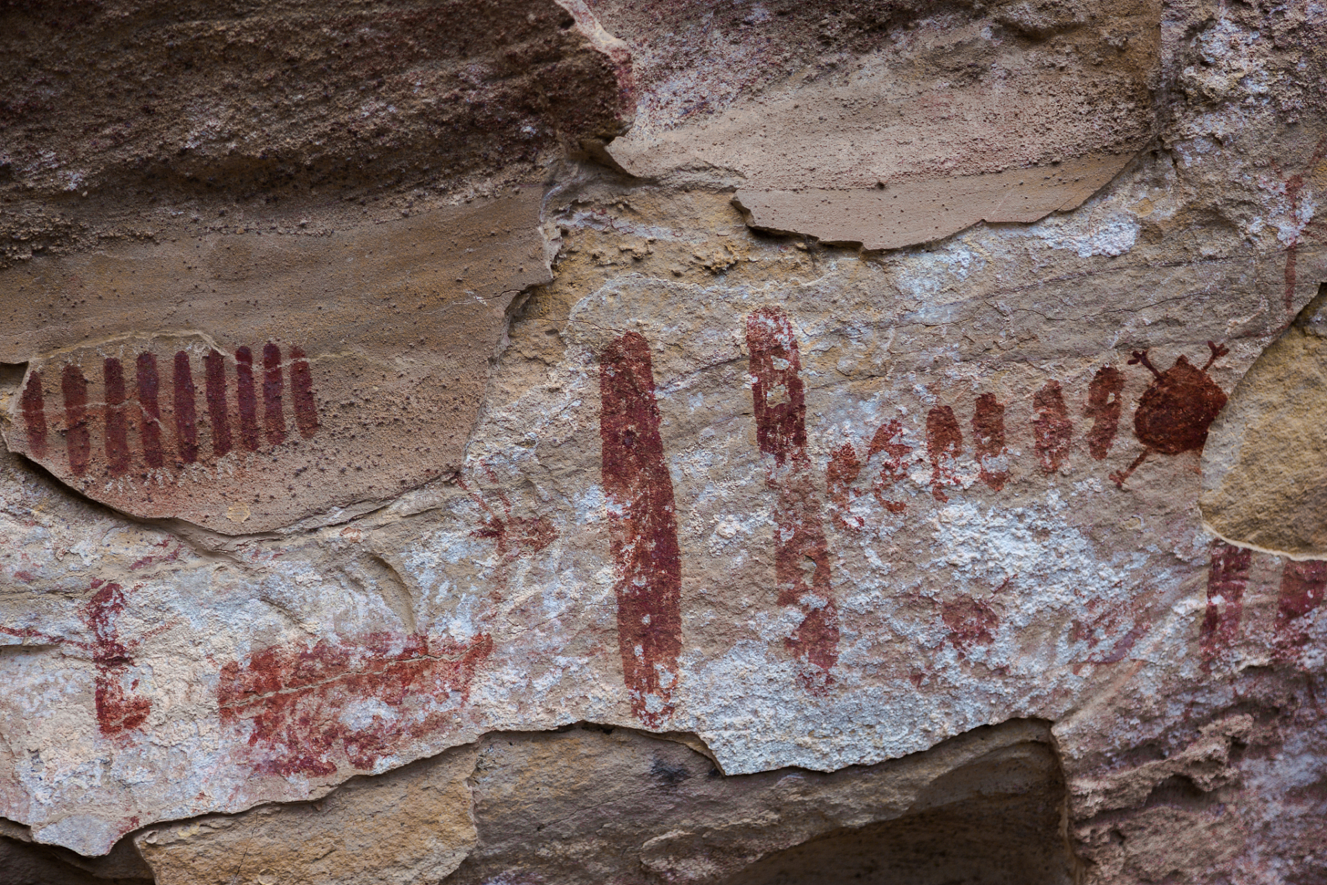阿里日土县的日土岩画,是一段承载历史和文化的珍贵遗产.