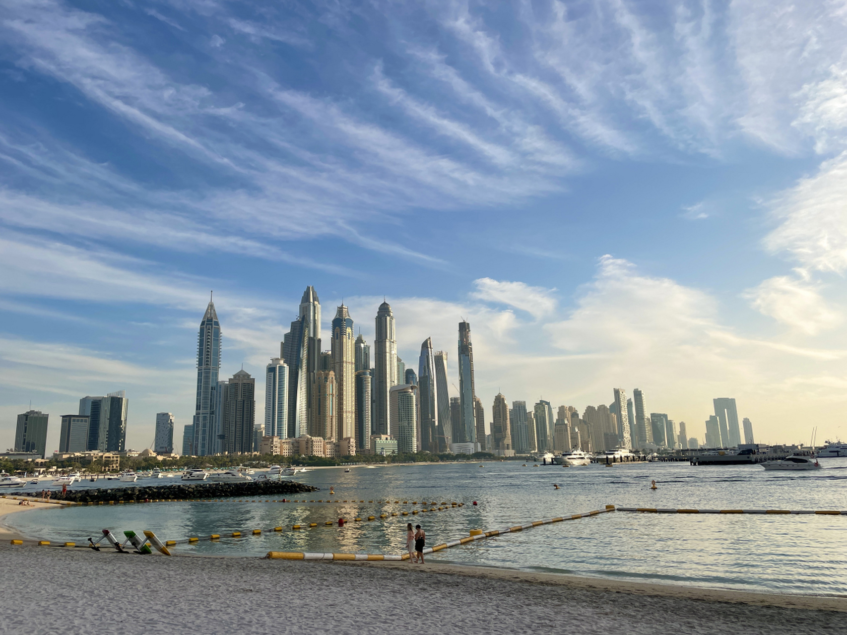 多哈和迪拜是阿拉伯半岛的土豪城市,但在文化,经济,历史和奢华程度等