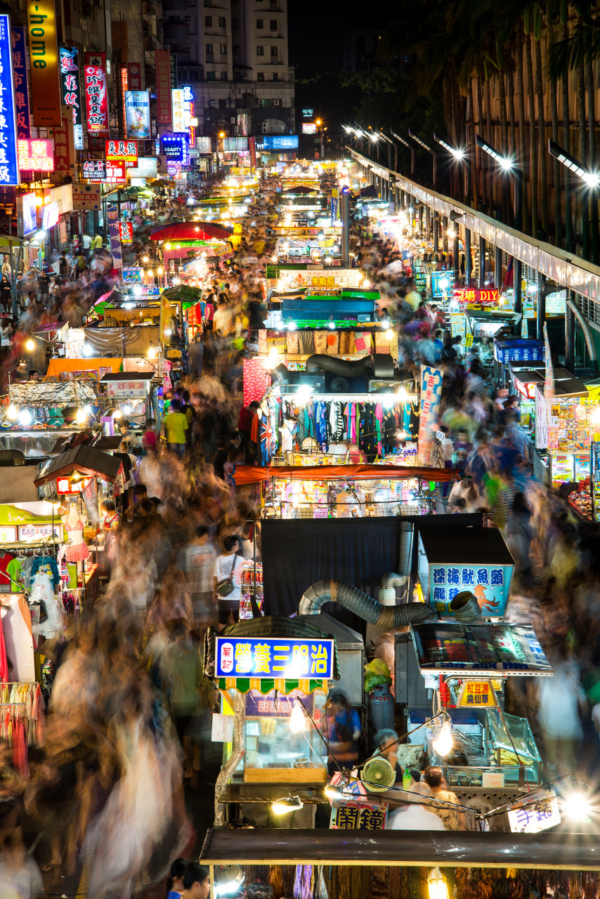 长沙太平街夜市是长沙著名的美食街之一,位于解放西路和五一大道交汇