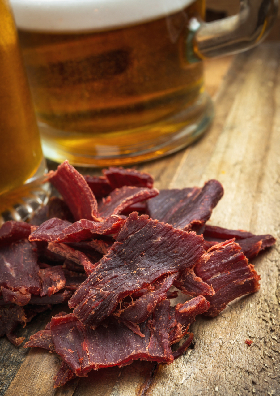 牛肉干源于蒙古铁骑的军粮,它有着携带方便,富有营养的特点.