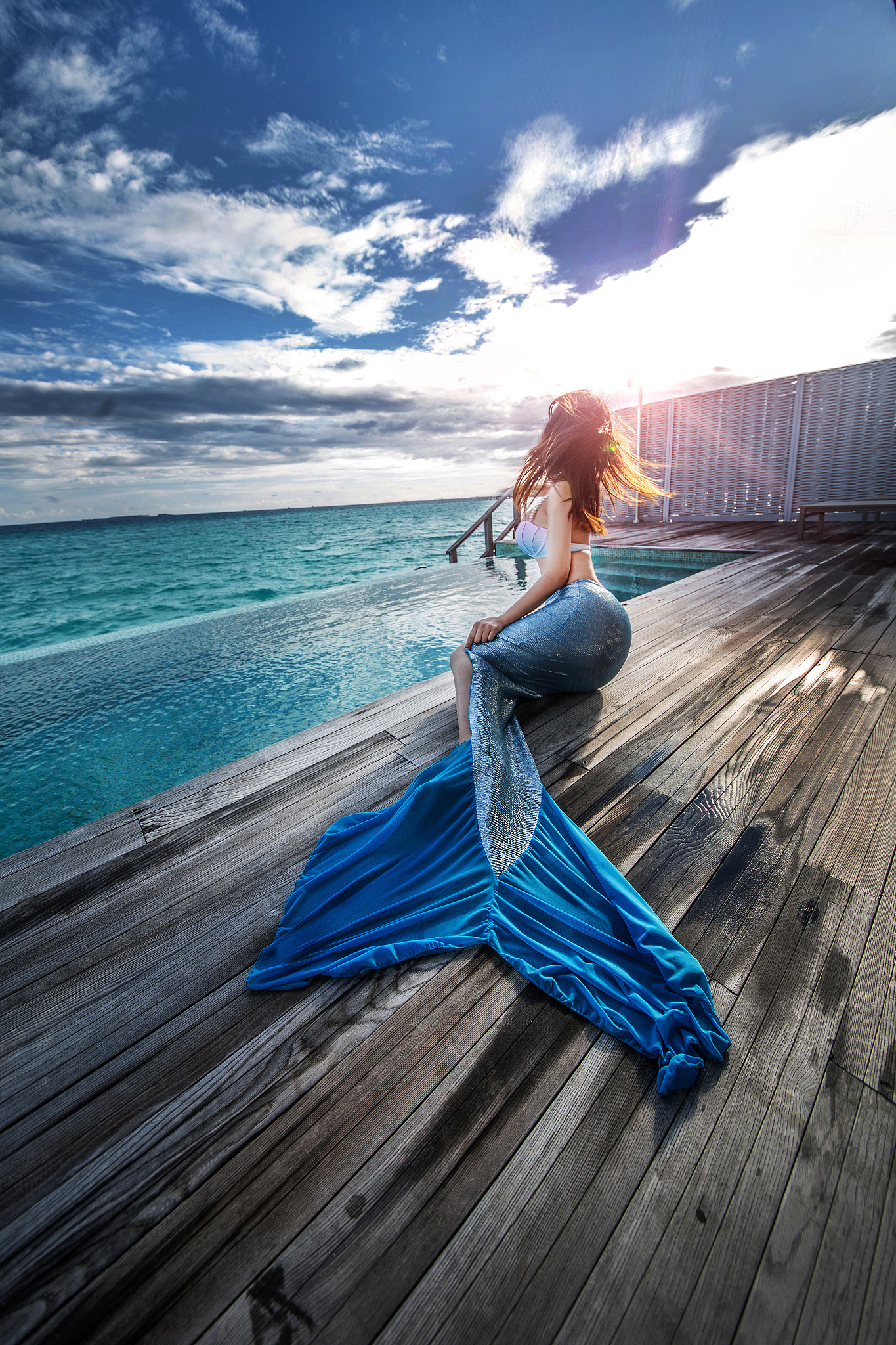 美女往那海岸边一站,大海映入眼帘,内心的激动立马像爆米花似的炸开!