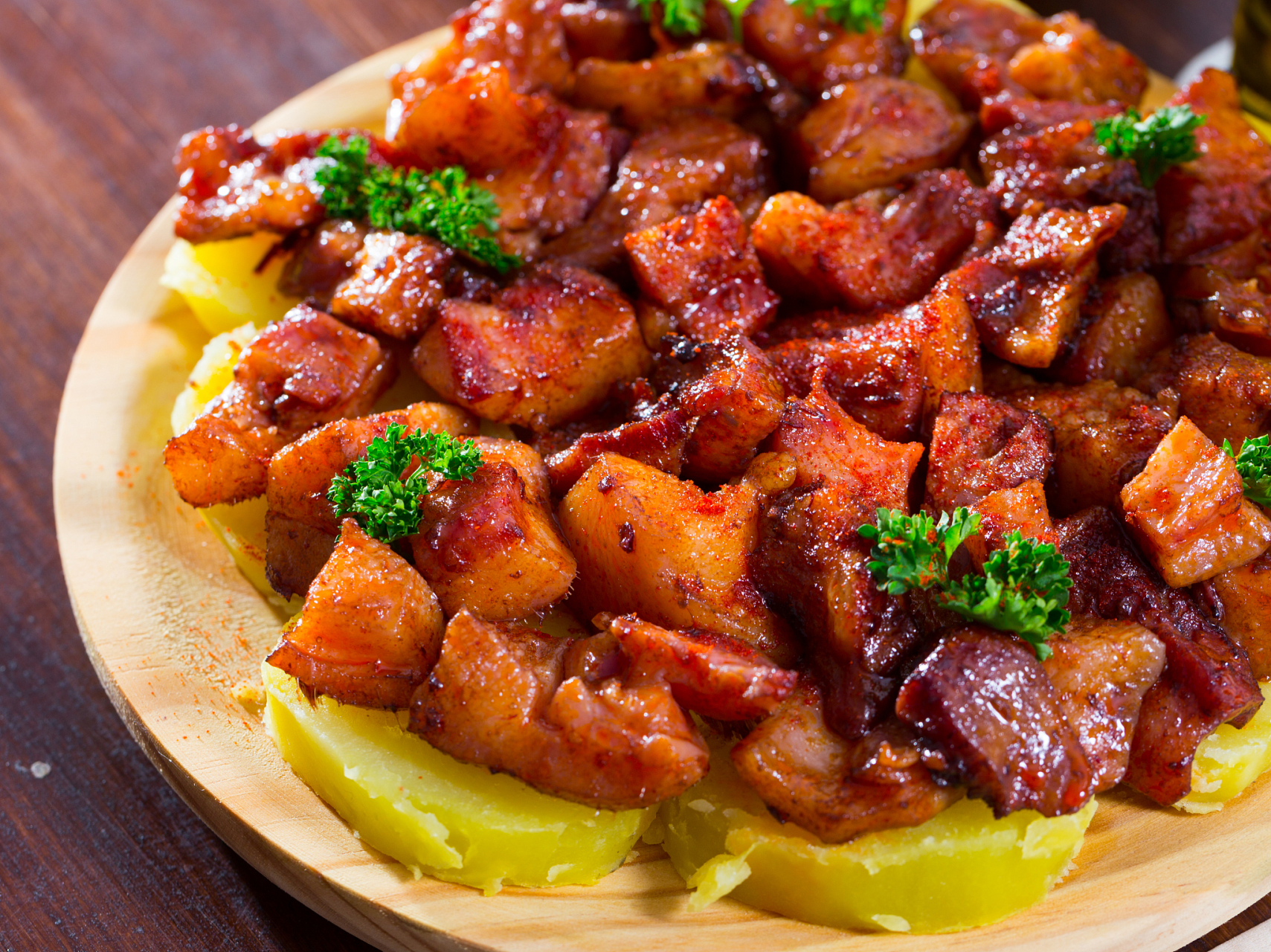 酱爆肉,口感鲜嫩滑爽,味道醇厚,是中餐中一道经典美食.