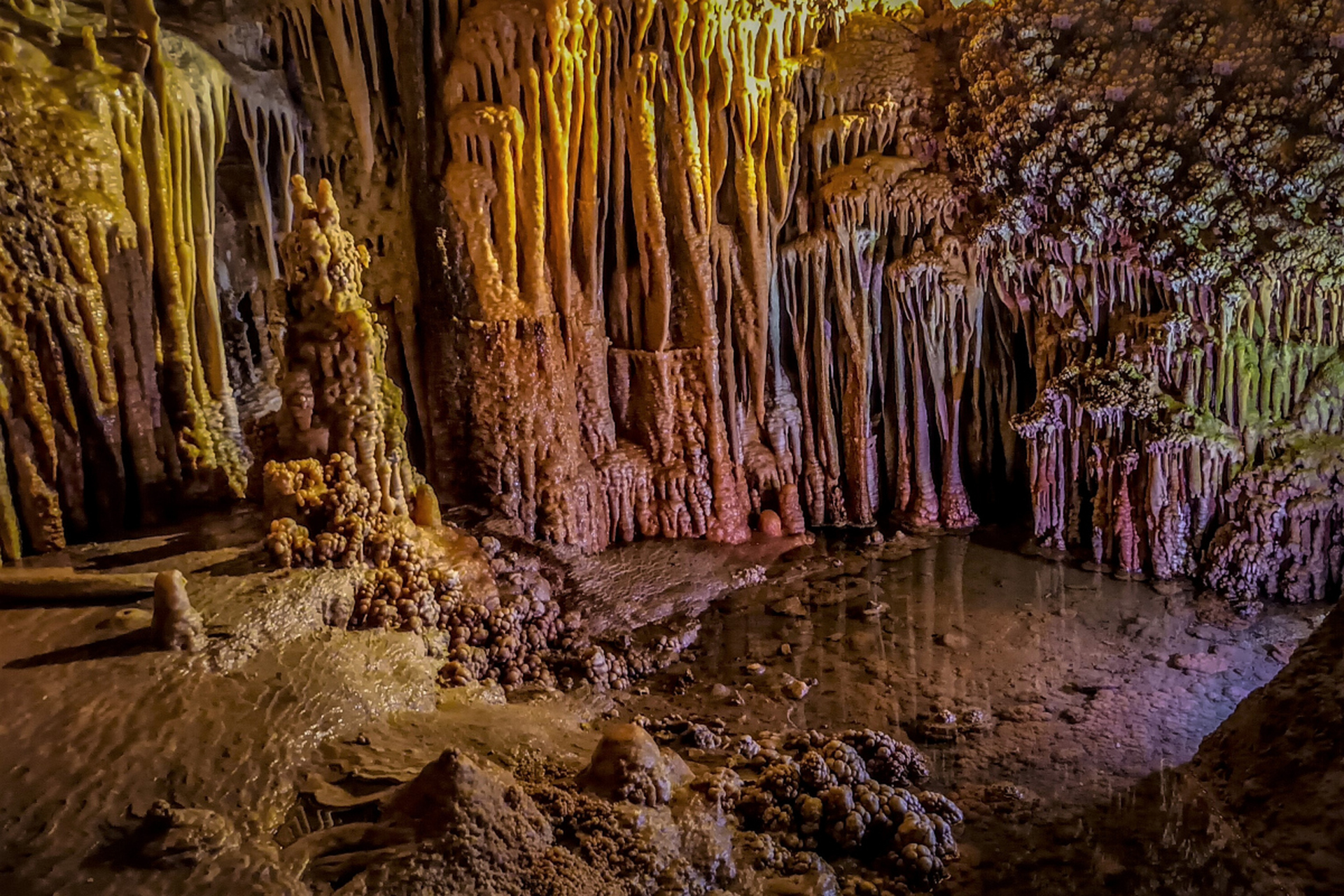 近日网上都在报道"男孩敲断景区钟乳石 家长:孩子喜欢",太不负责任了!