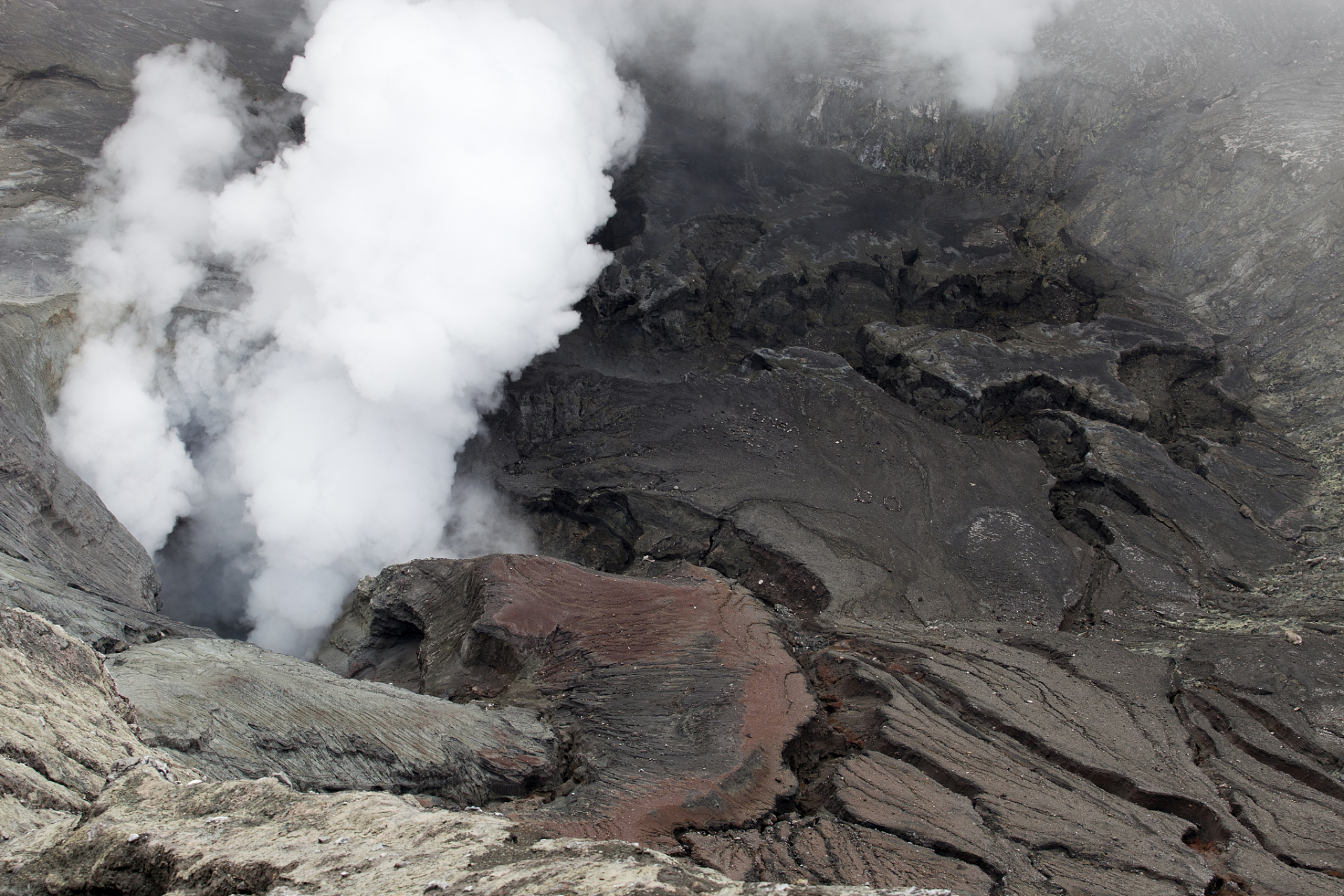 附近地區被一層厚厚的火山灰所覆蓋,其中在克留奇村莊的火山灰高達 8.