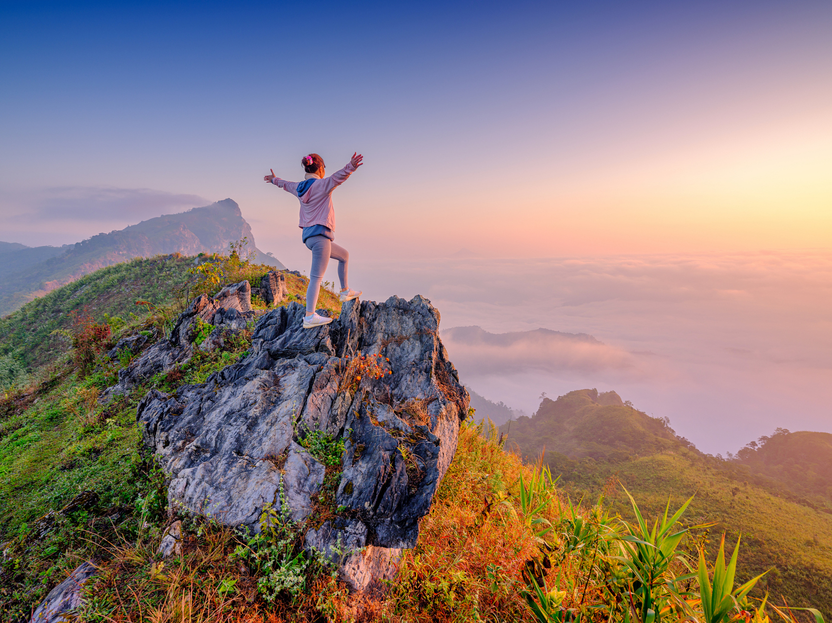 默认# 我爬上高山,眺望远方 蓝天白云,一望无际 清新的空气,轻松的