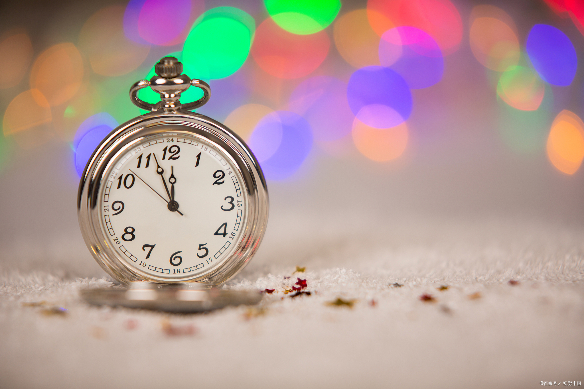 穿越时空的教诲:爱因斯坦的钟表铺与时间的珍贵启示