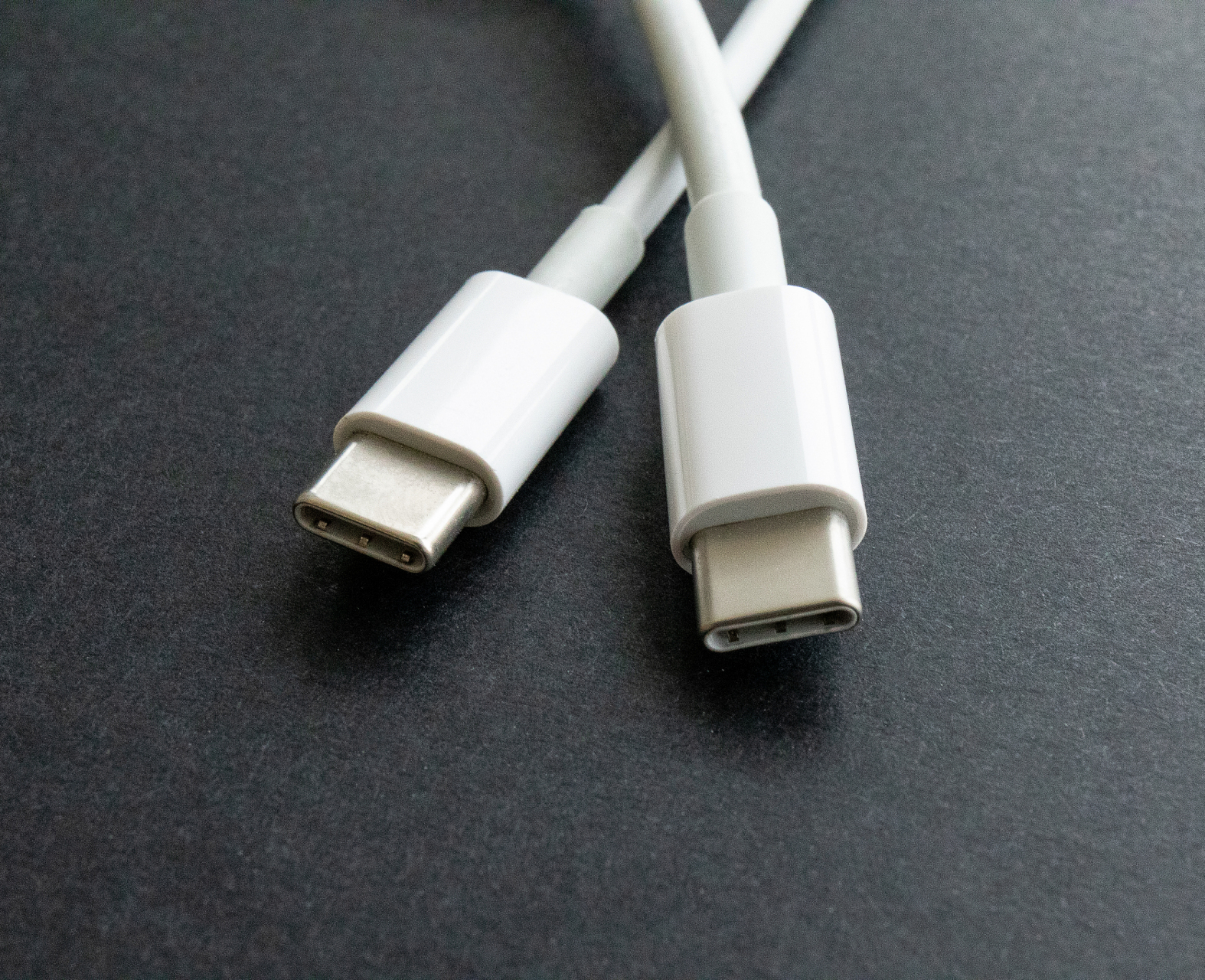 usb-c(usb type-c)是一种通用接口,具有可逆插入,多种数据传输协议和