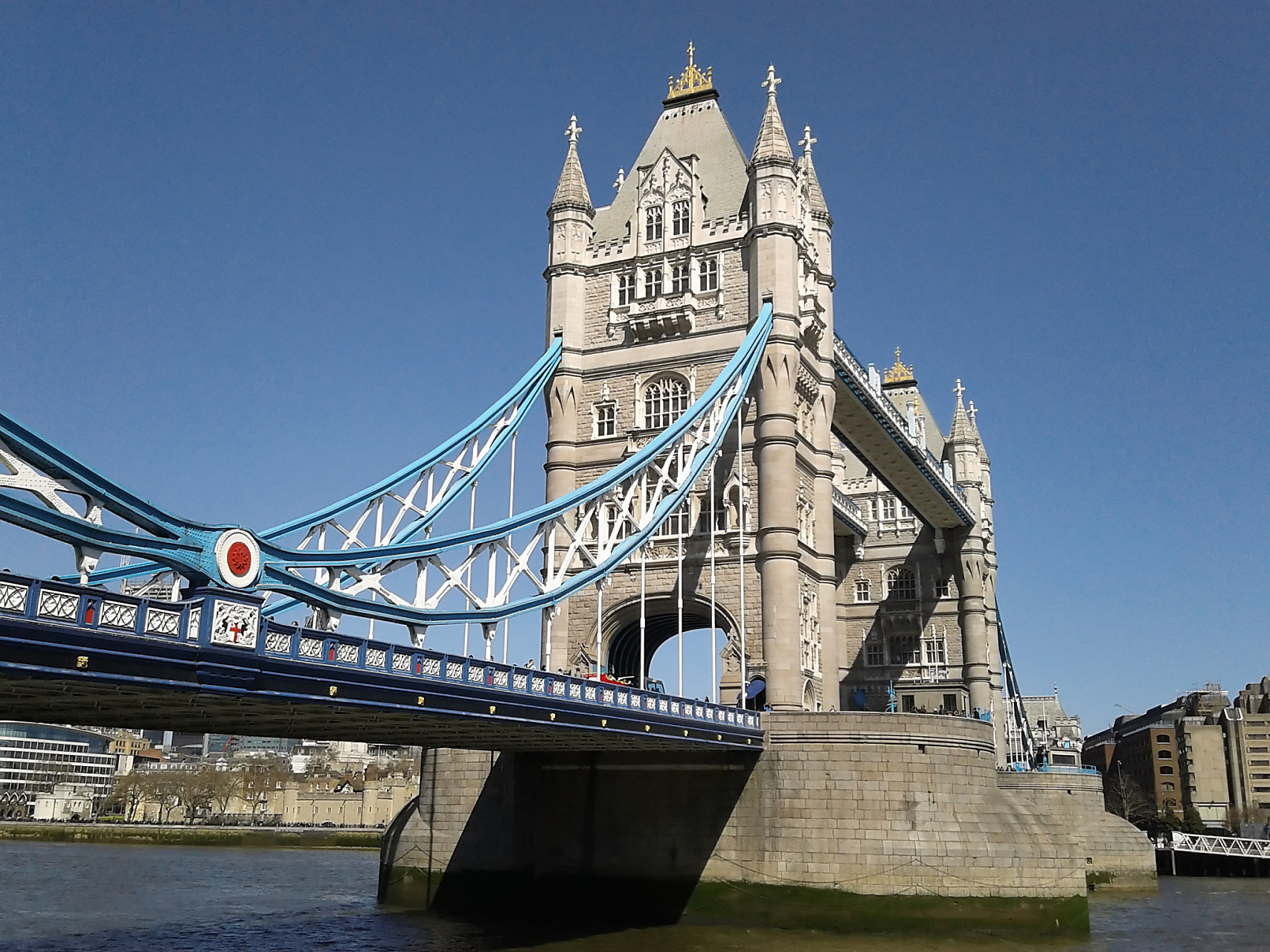 旅拍中国年# 伦敦塔桥,这座历史悠久的建筑,是伦敦的标志性景点之一.