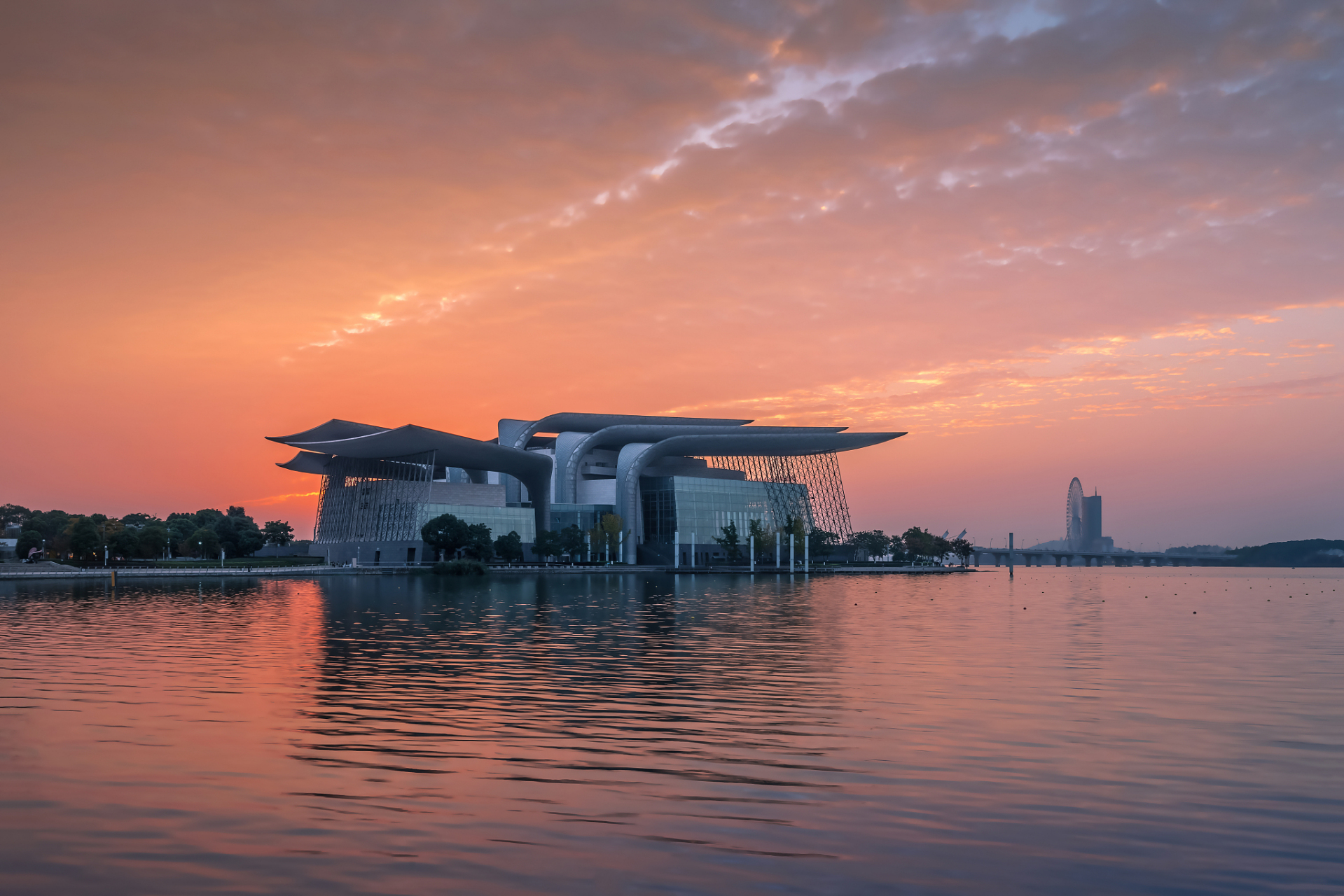 猫性女人,是男人心里的一抹忧伤: 猫,作为人类比较亲密的伙伴,具有着