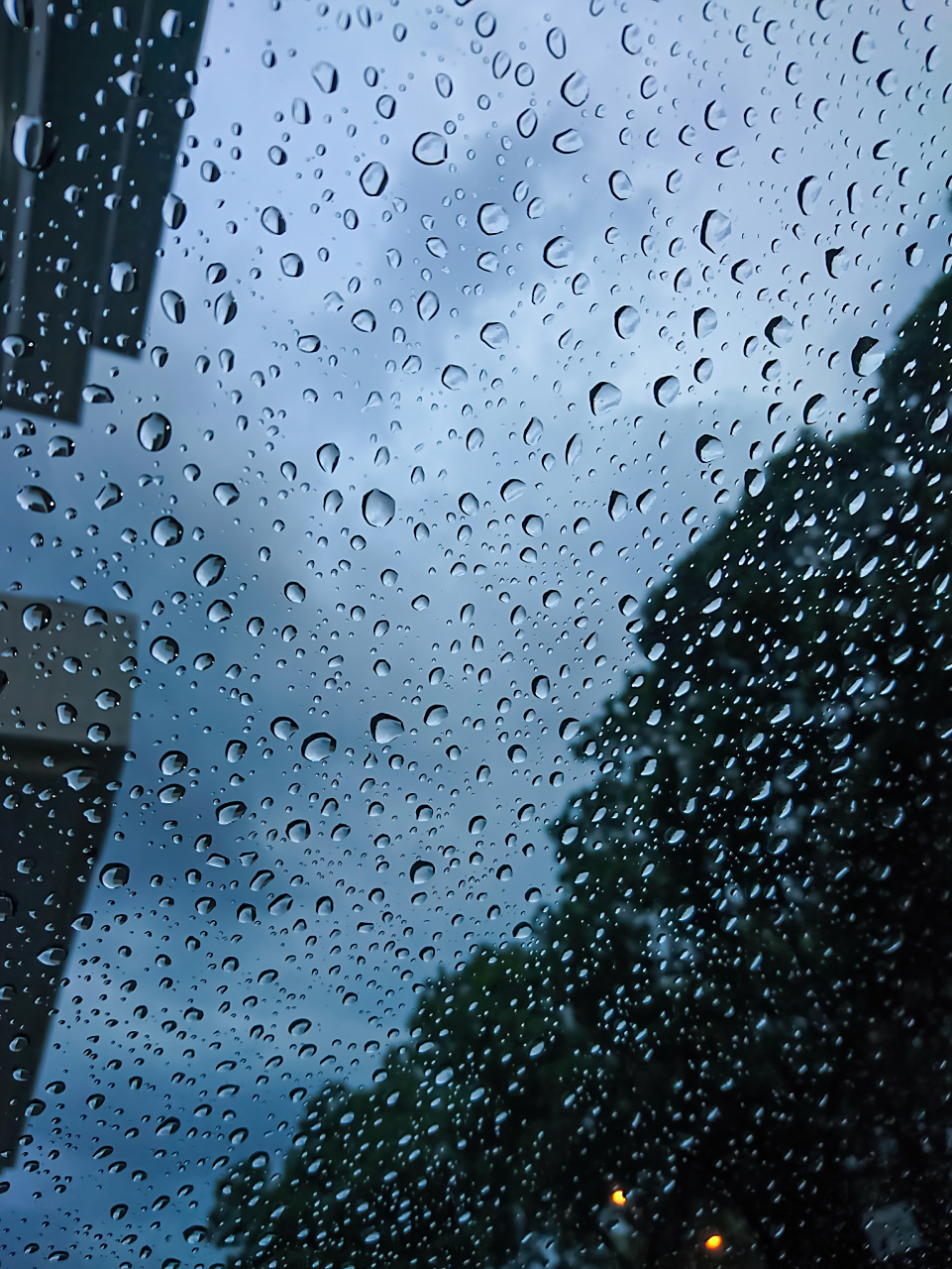 万人凿盘石,无由达江浒