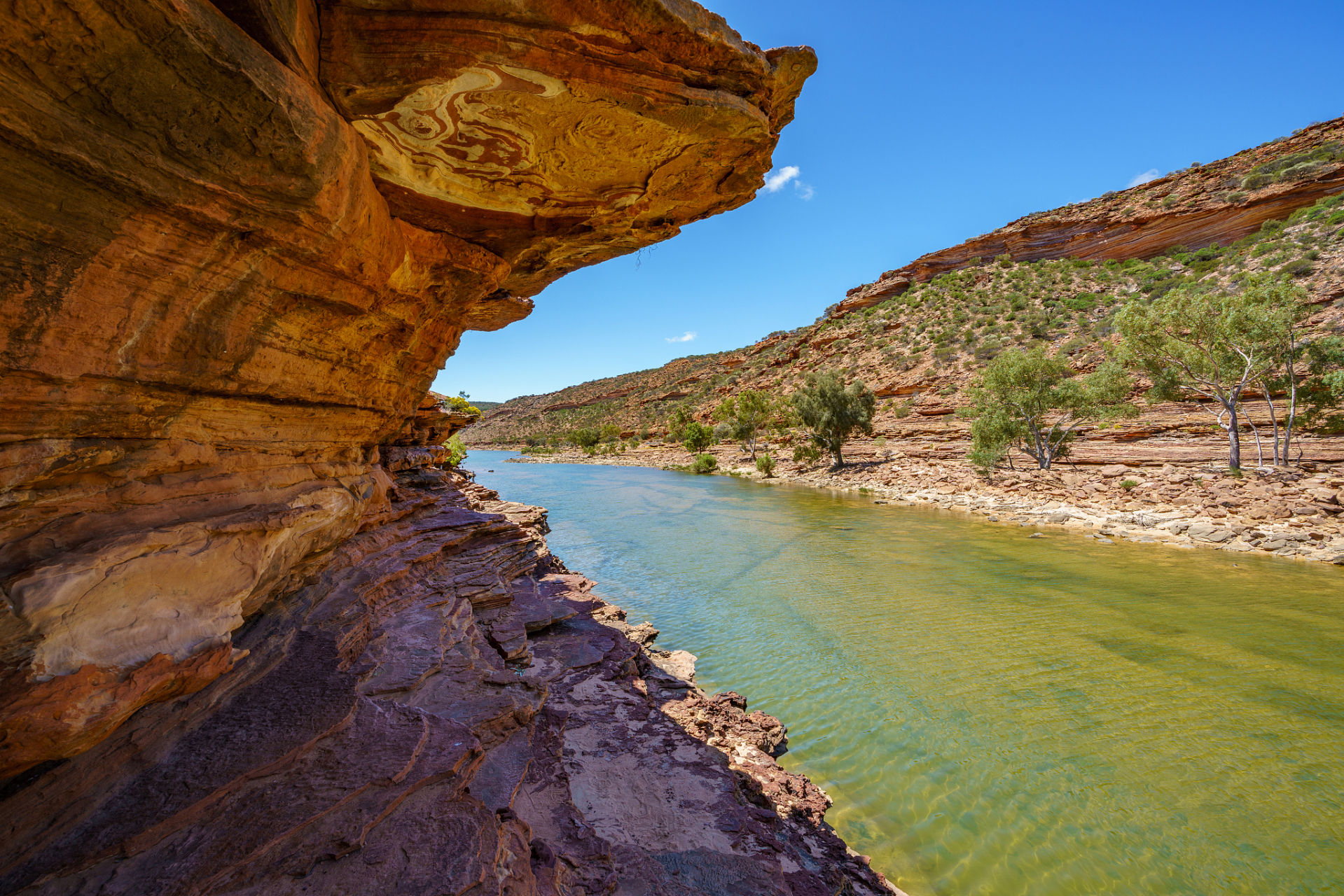 锦河大峡谷位于黑龙江省黑河市西南部,小兴安岭东麓,距离黑河市区13