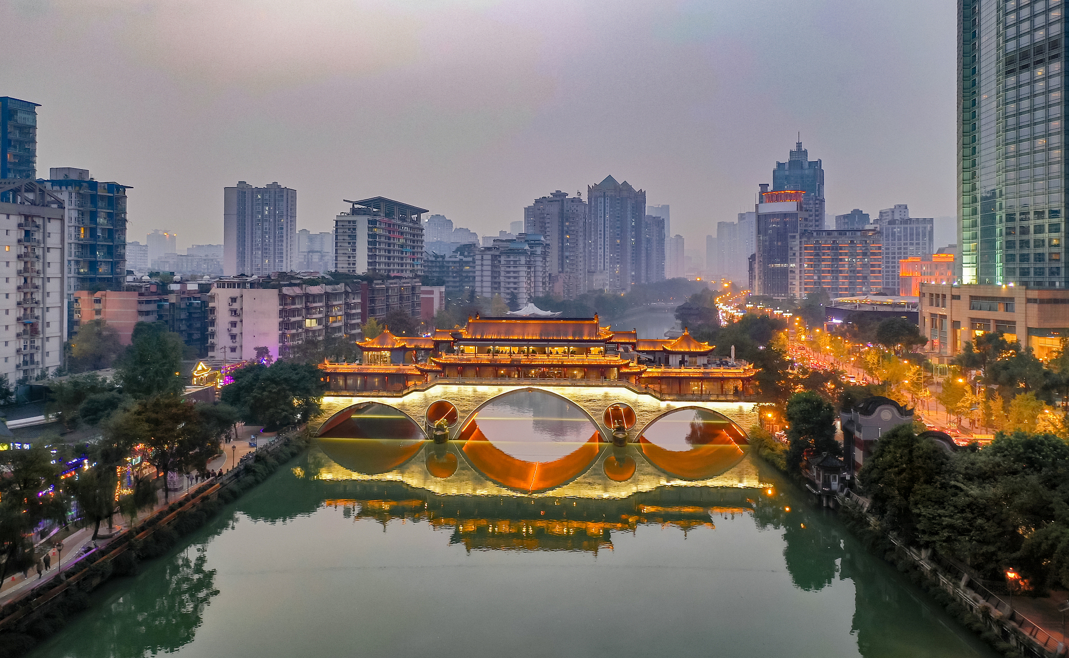 自贡,这个被誉为"千年盐都,南国灯城"的城市,不仅有着丰富的盐文化