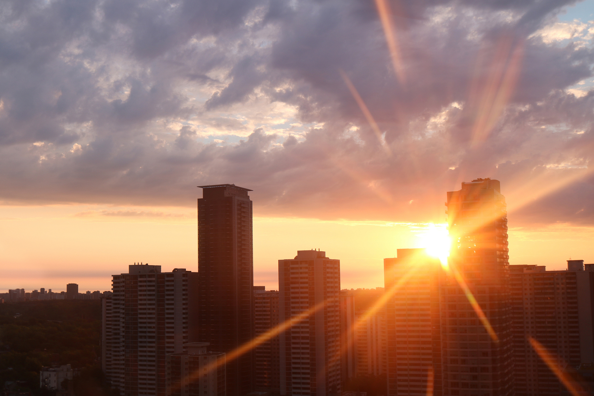 如何抓拍城市上空的夕阳,特别是怎么拍摄更清晰?