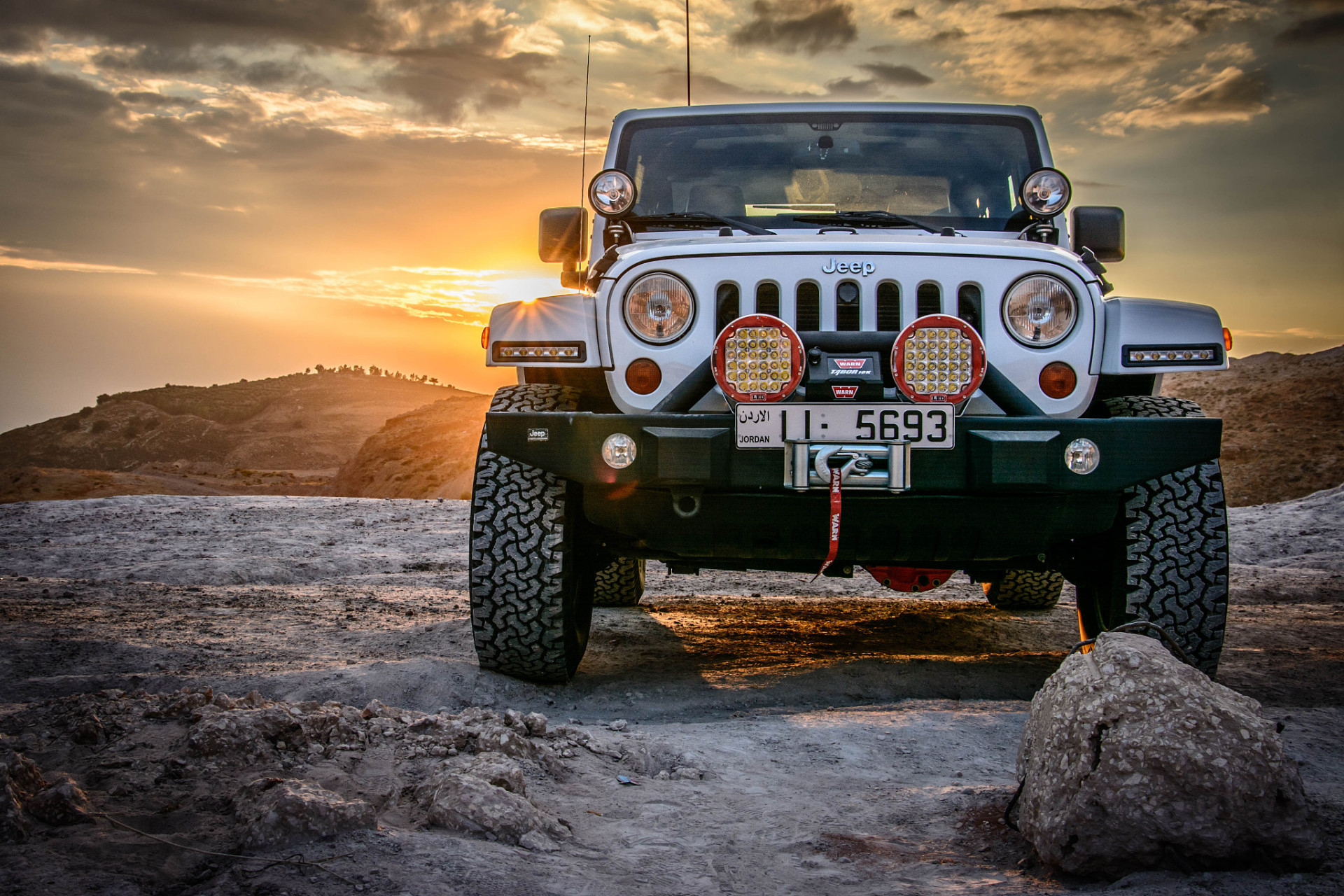 摘要:  牧马人和普拉多是越野车中的热门车型,各有卓越性能和强大越野