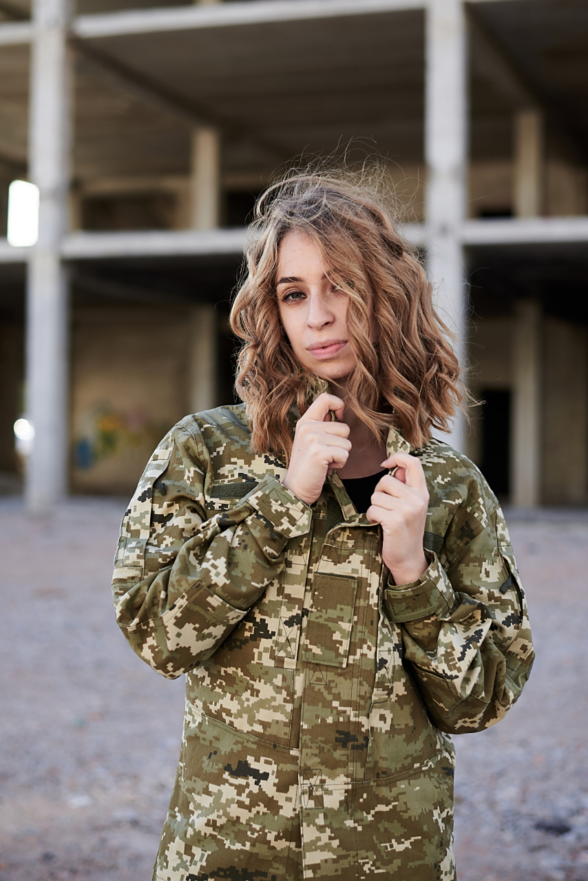 在俄乌战争期间,乌克兰女兵的尸体堆积如山.