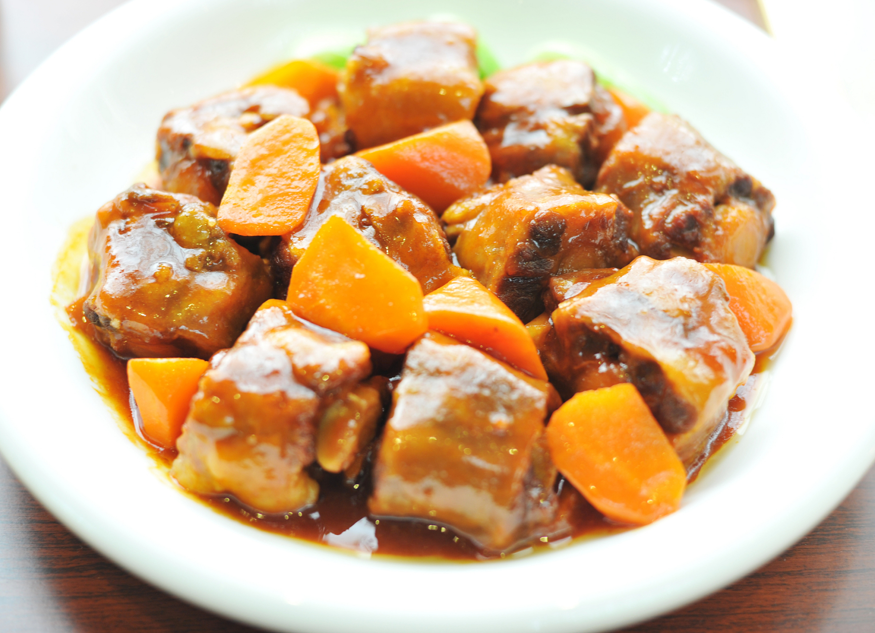 南瓜和牛肉能一起吃吗	 南瓜与牛肉可以搭配食用,并且这个是很营养