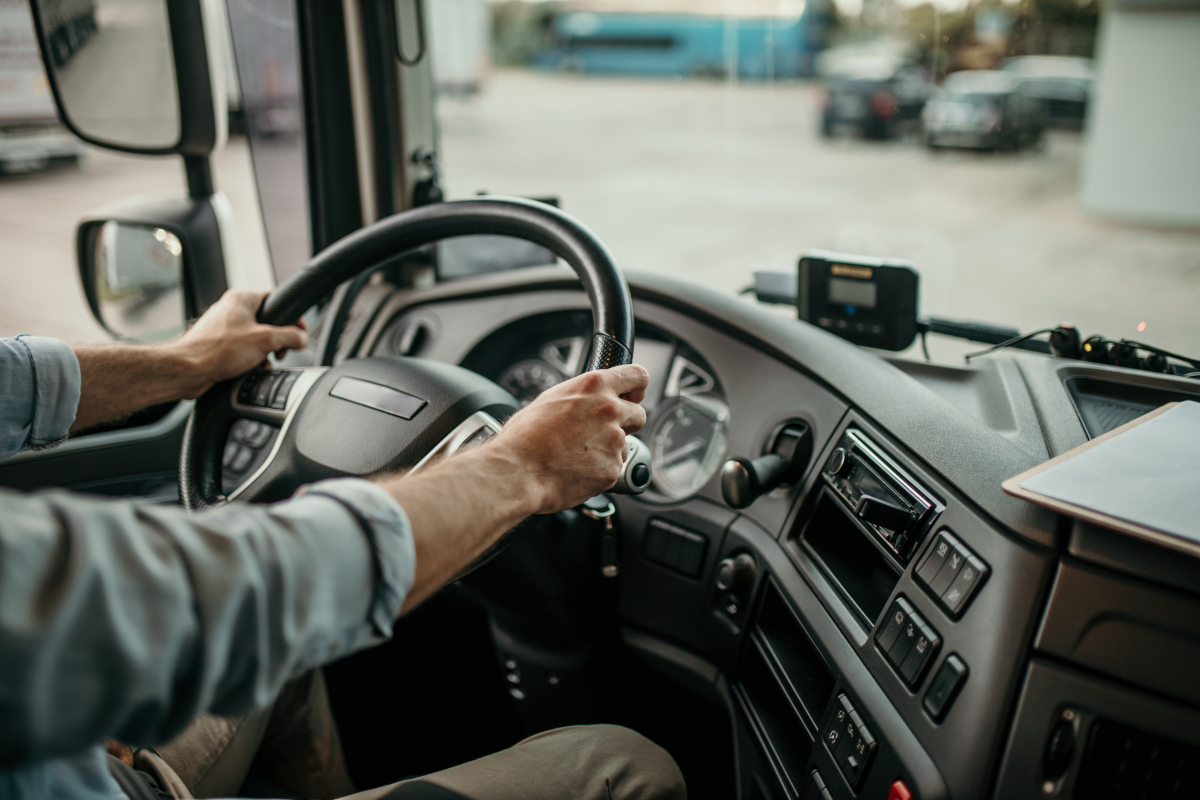 太原50多岁卡车司机在送货途中不幸离世车上还有十几万的货没送到