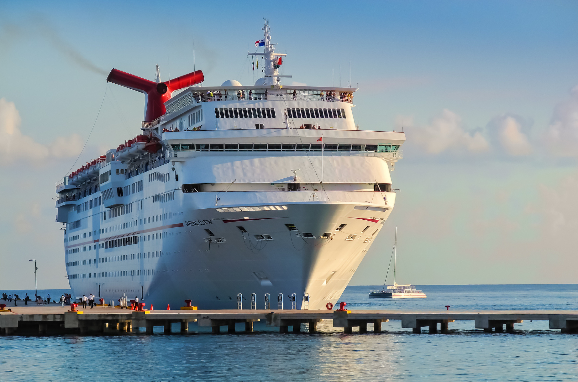 5月13日,烟台至大连海上客轮航线上一位江苏籍女乘客携带离婚协议书等