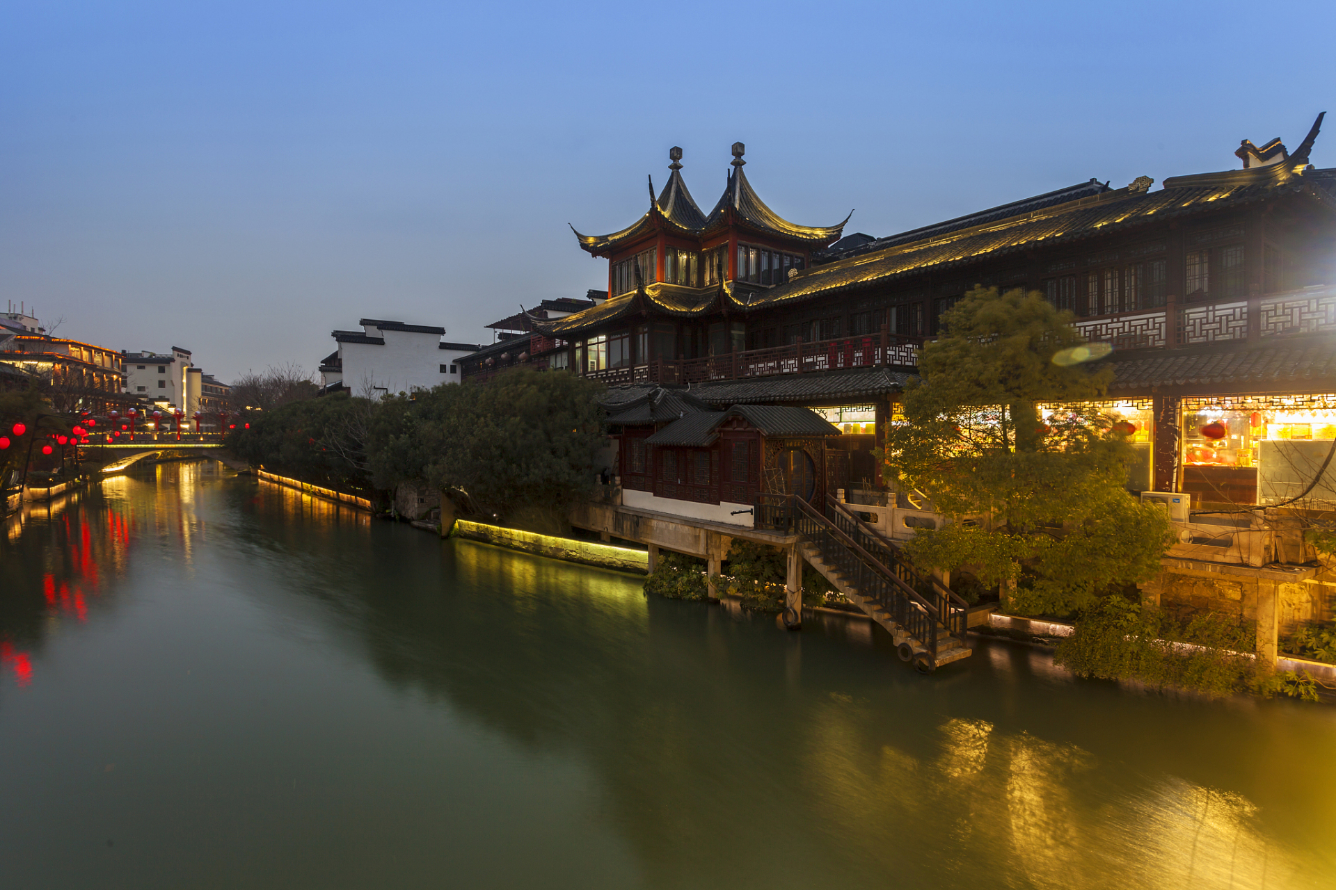 南京夜游秦淮河攻略:感受古都的夜晚,畅游美食与文化的天堂  南京