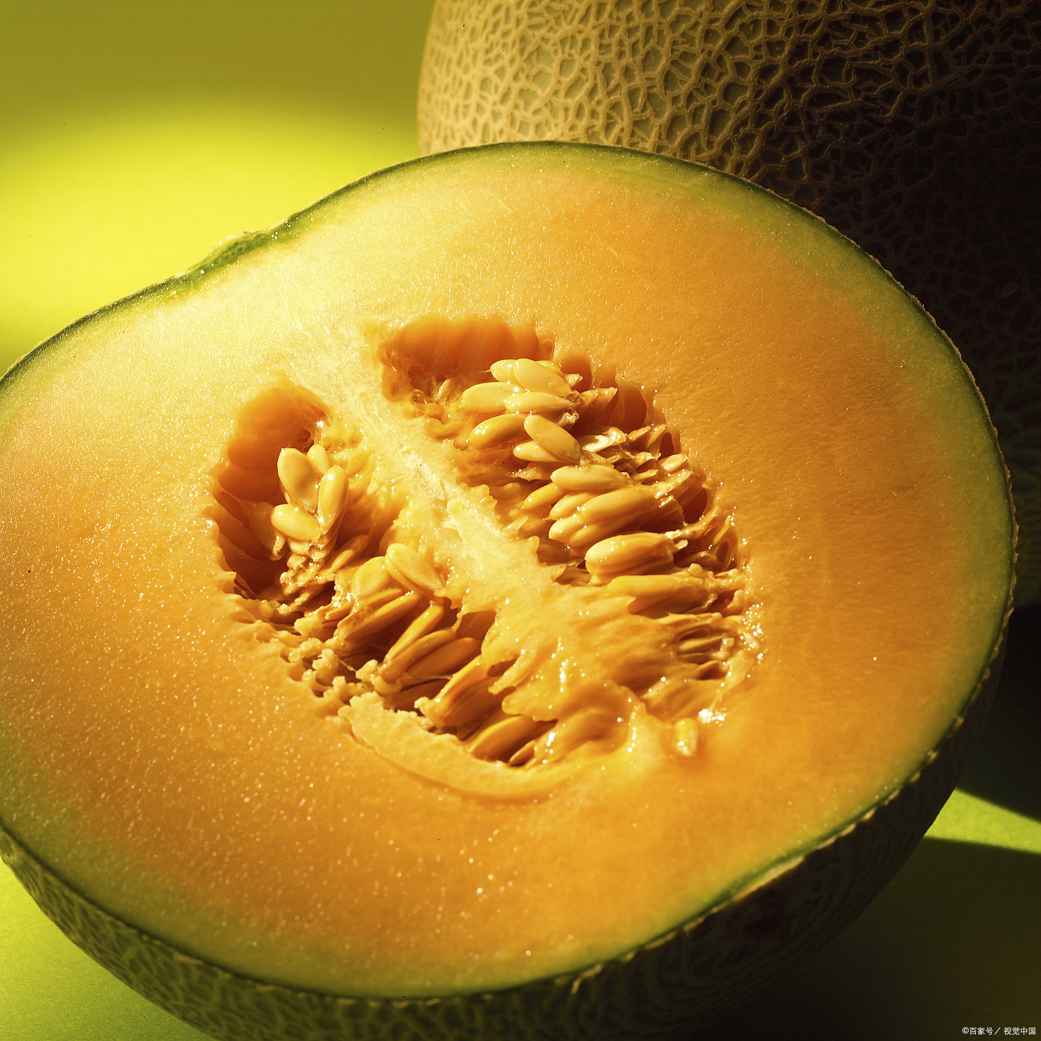 哈密瓜是一种非常受人们喜爱的水果,它不仅味道甜美,而且富含各种