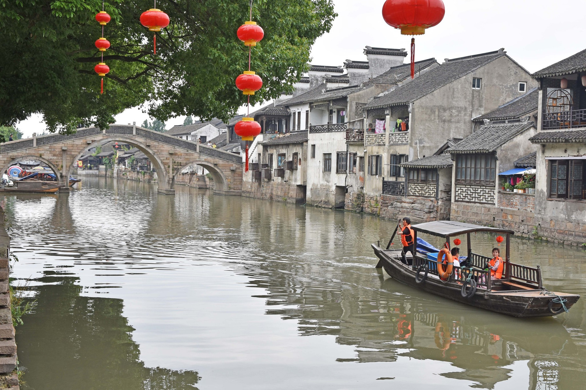 千灯古镇,不仅名字听起来就很有诗意,而且这里的风景和文化也绝对是独