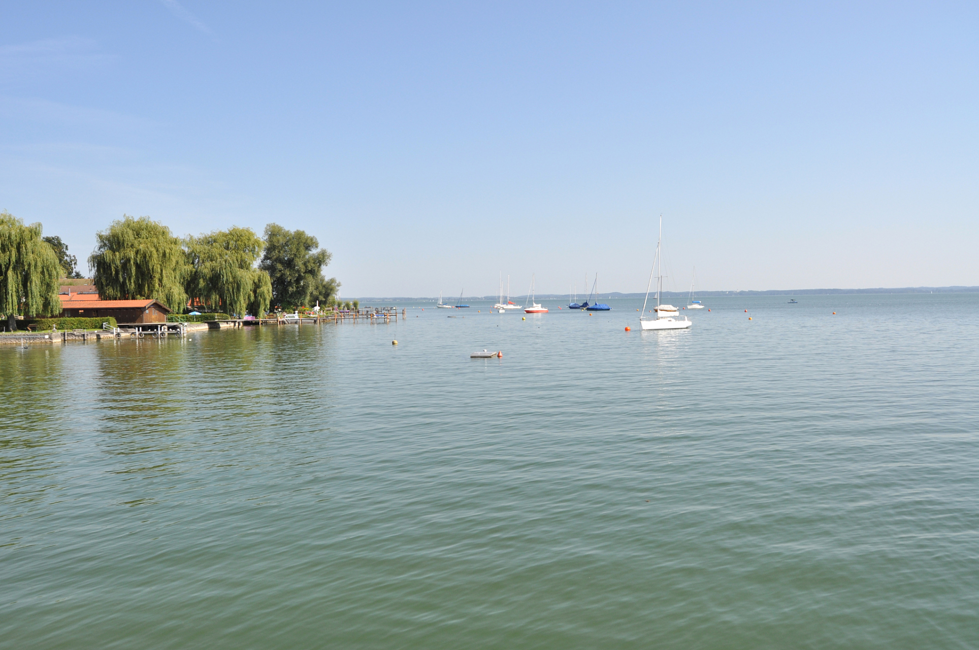 成都天府新区的秦皇湖,无疑是城市中的一颗璀璨明珠.