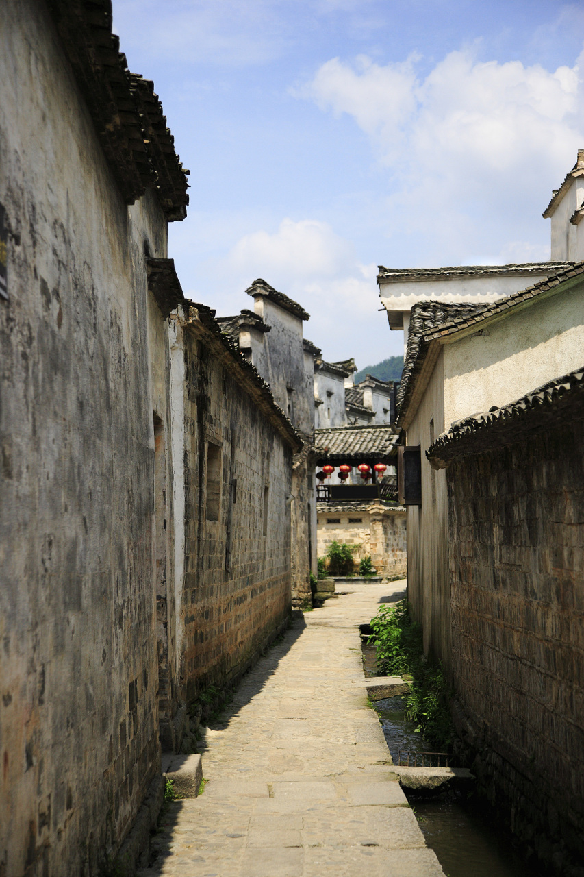 西递古镇是中国传统古建筑艺术的代表之一,也是世界文化遗产黄山风景
