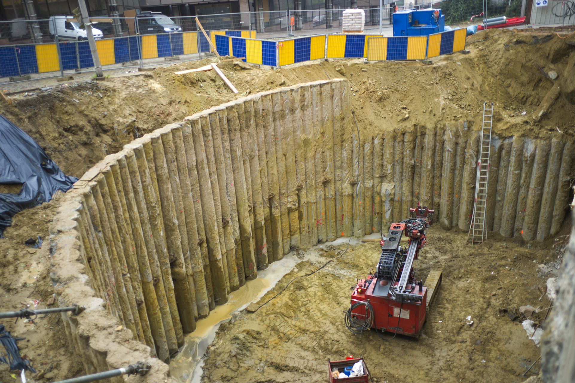 深基坑支护是一种重要的工程技术,能够提高地下工程稳定性和质量,保障