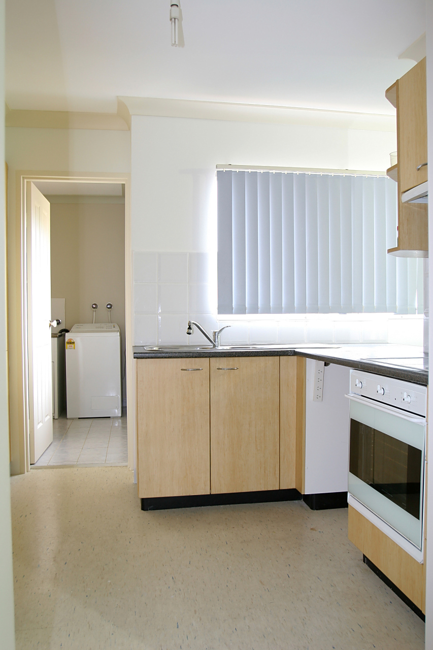 如果家中的厨房门与厕所门正好相对,代表"财库"的厨房就会被卫生间的"