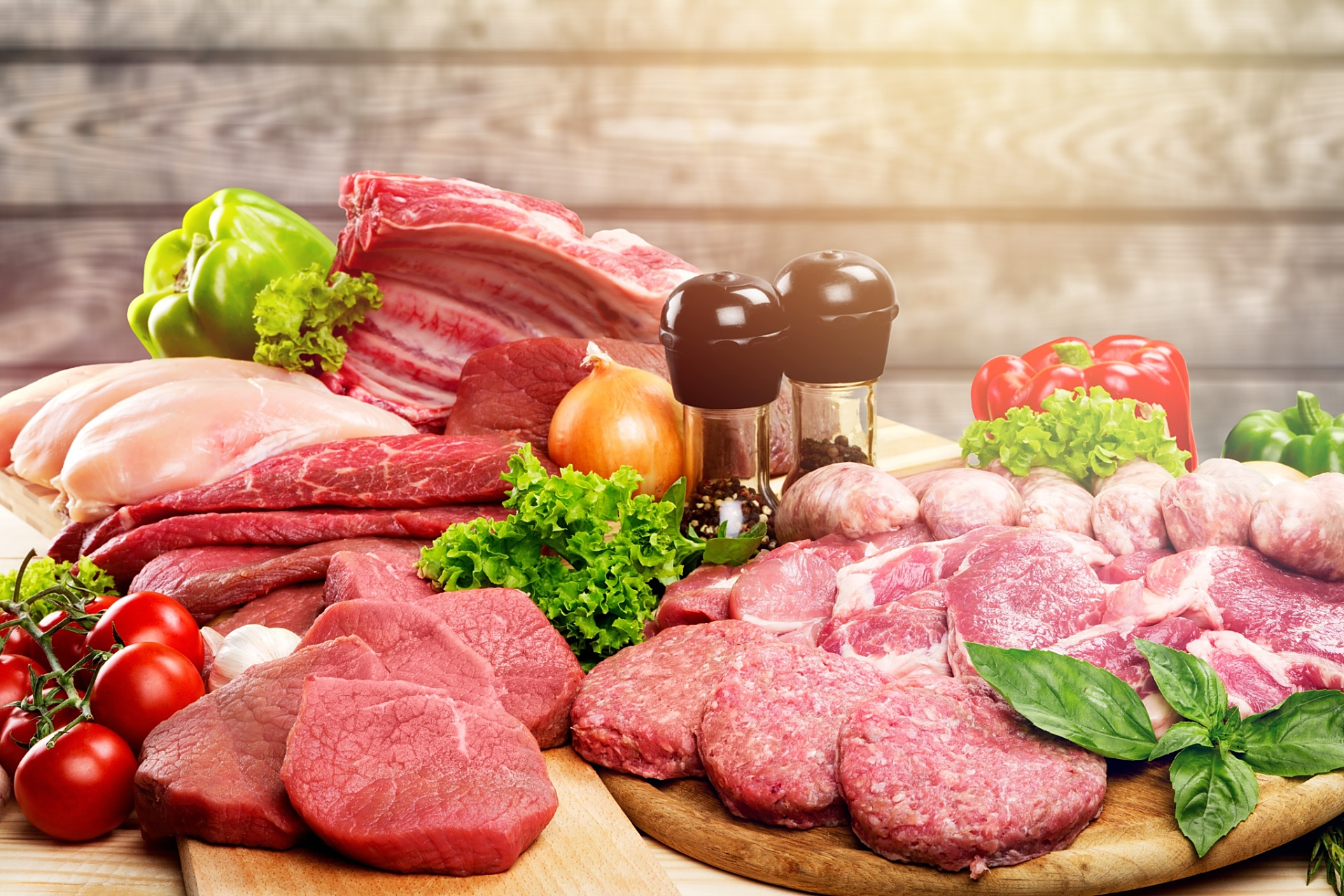 红肉与禽类肉:健康的选择  多年前,我曾面临一个重要的健康决策,即