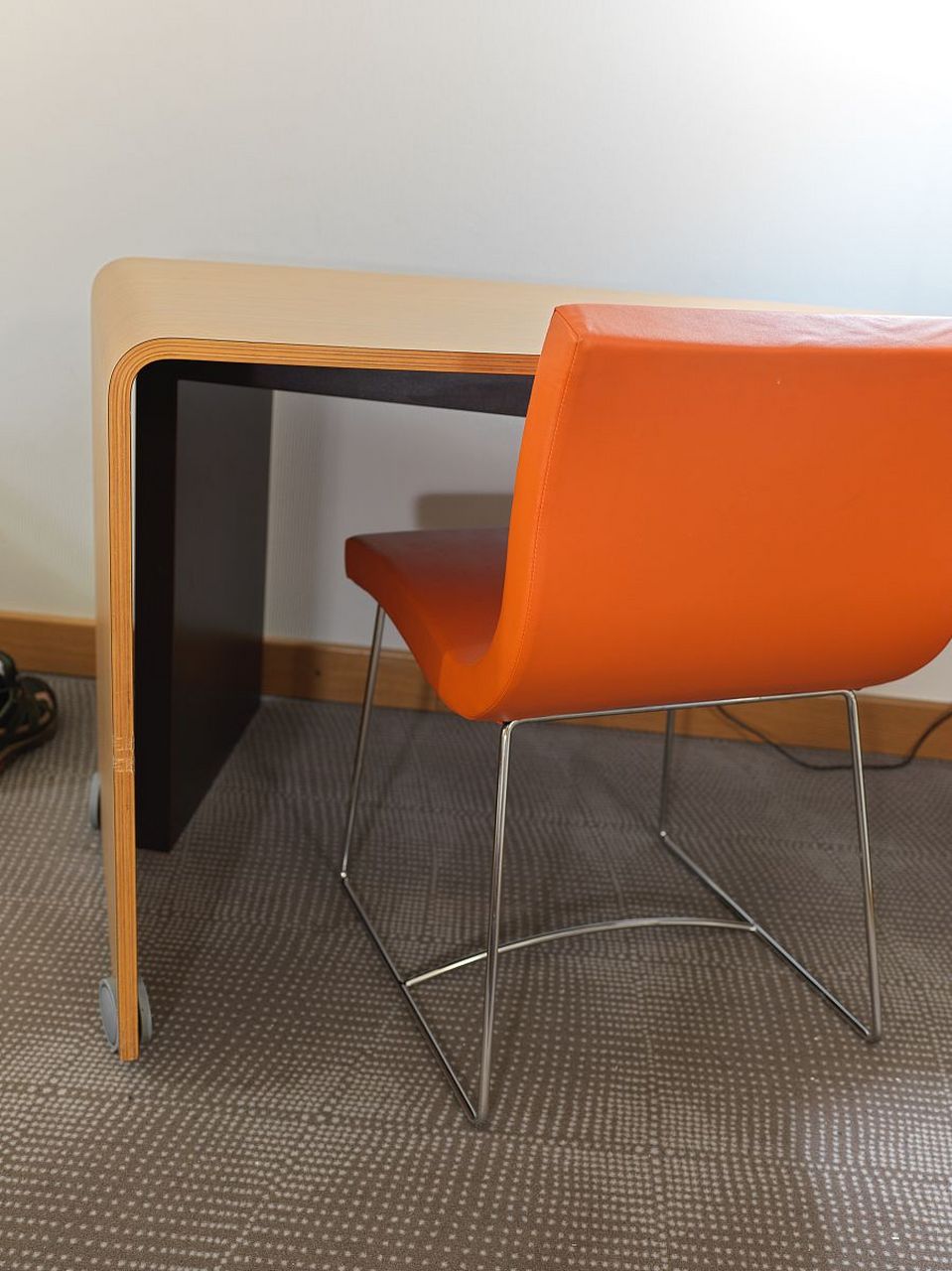 塑料家具是一种新性能的家具.