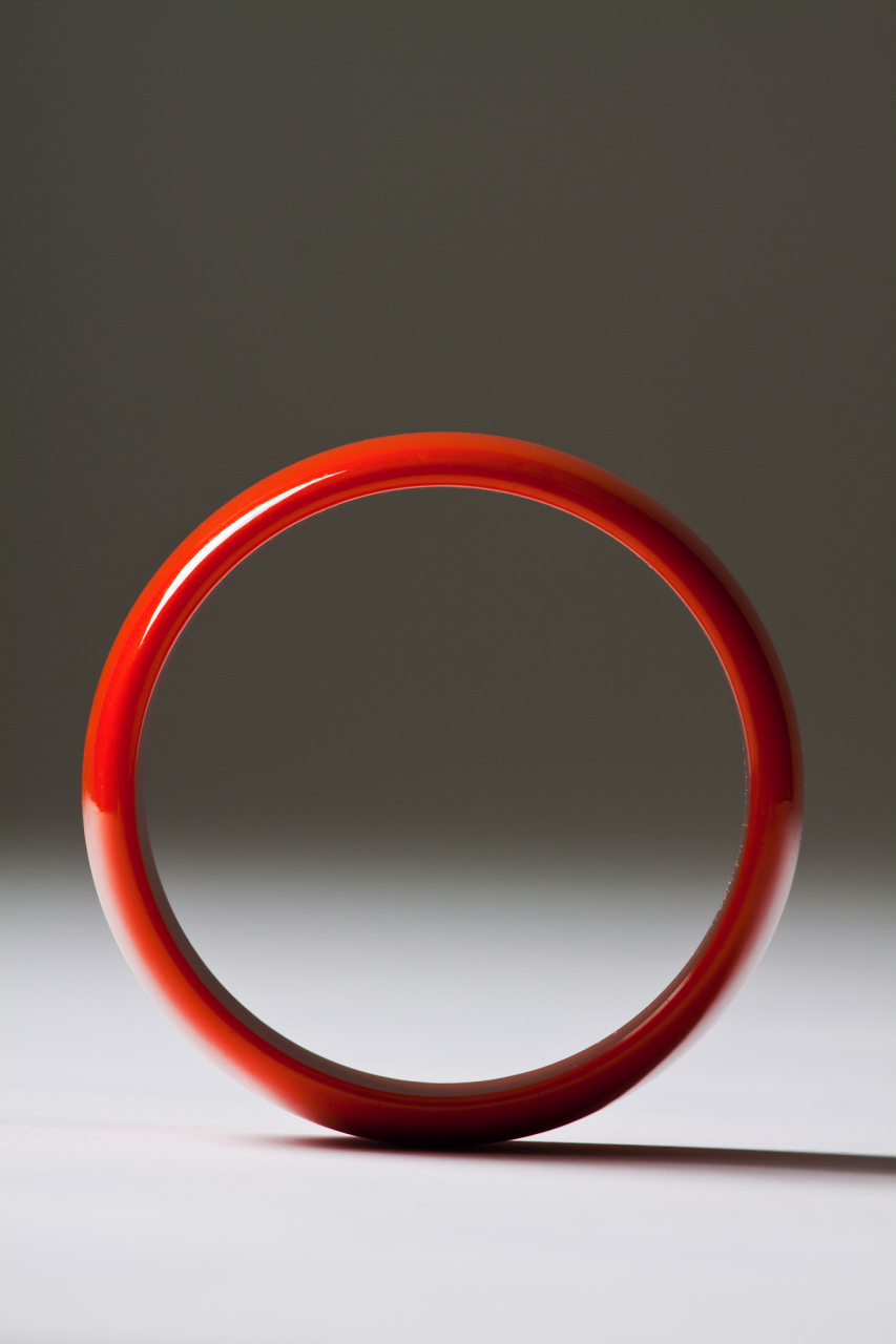 赶紧找珠宝鉴定机构一探究竟![原文:红珊瑚手镯怎么辨别真假]