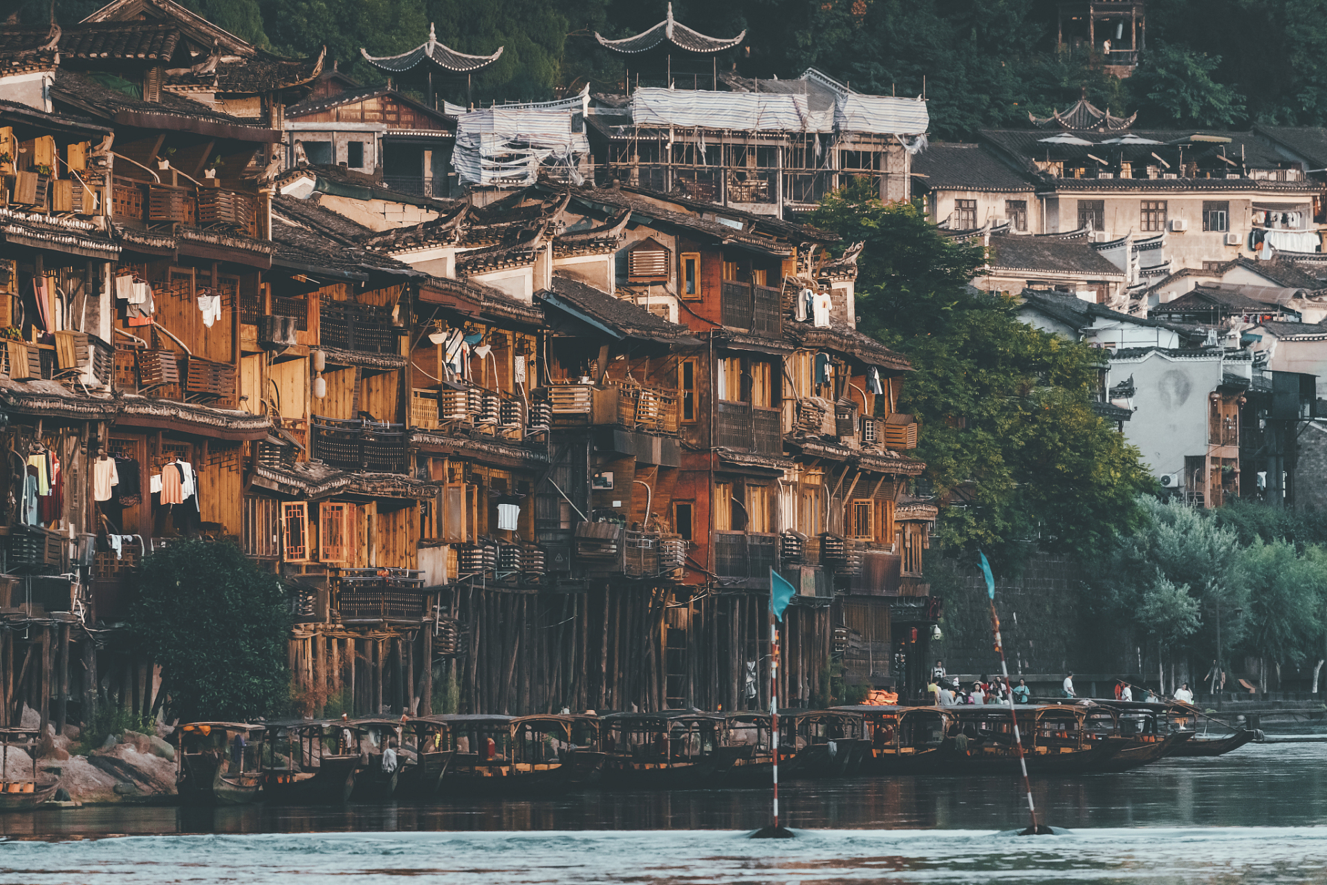 夏日闪光旅行家# 湖南,这片镶嵌于华夏版图之上的璀璨明珠,以其斑斓