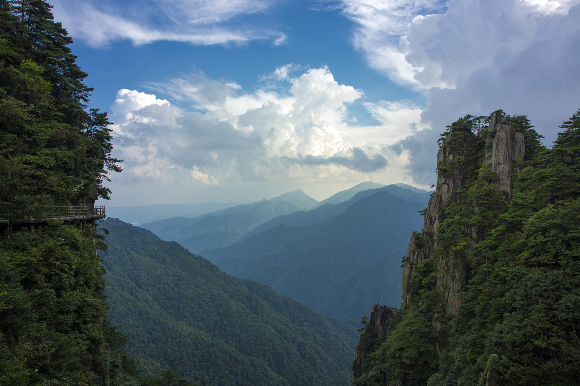 位于浙西临安的大明山,是杭州旅游的璀璨明珠.