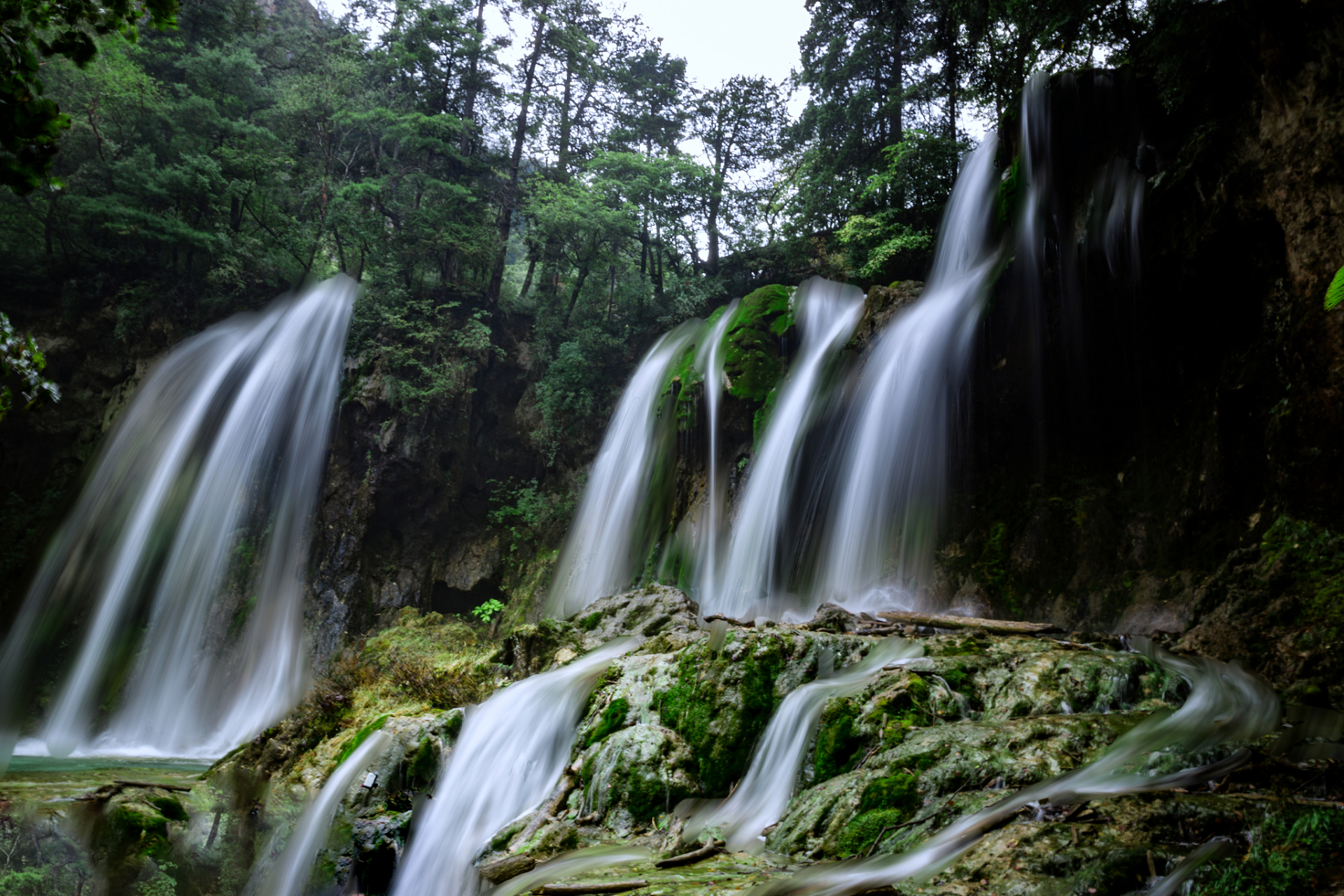横县九龙瀑布群国家森林公园,现位于广西壮族自治区南宁市横州市镇