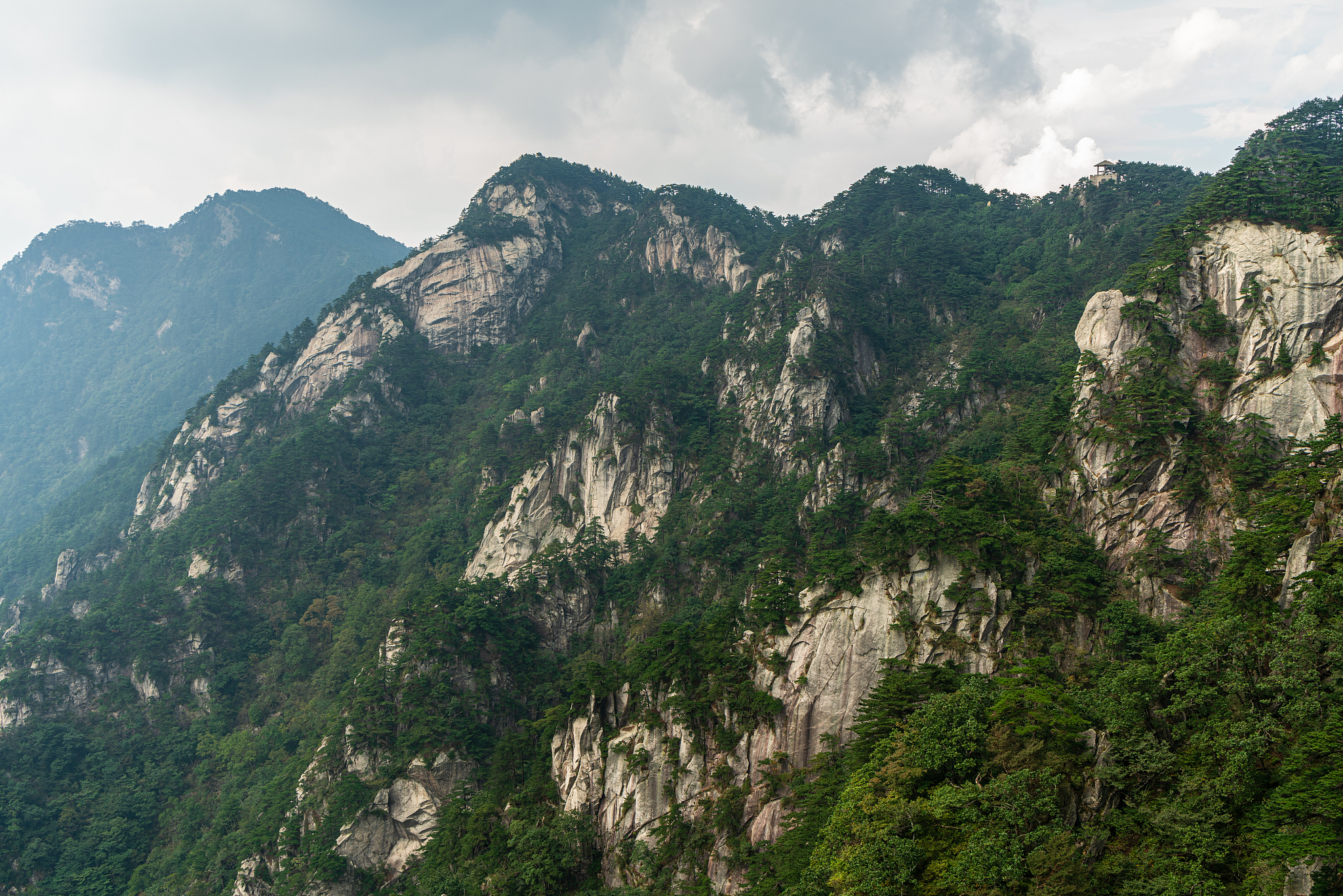 鲁山山脉图片